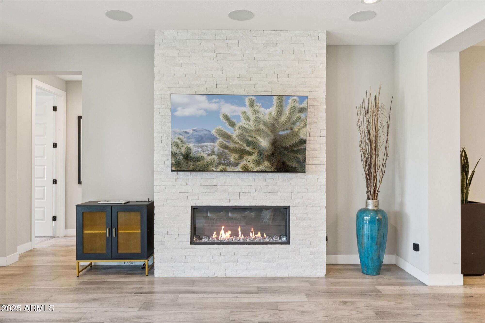 1946 W HORSETAIL Trail