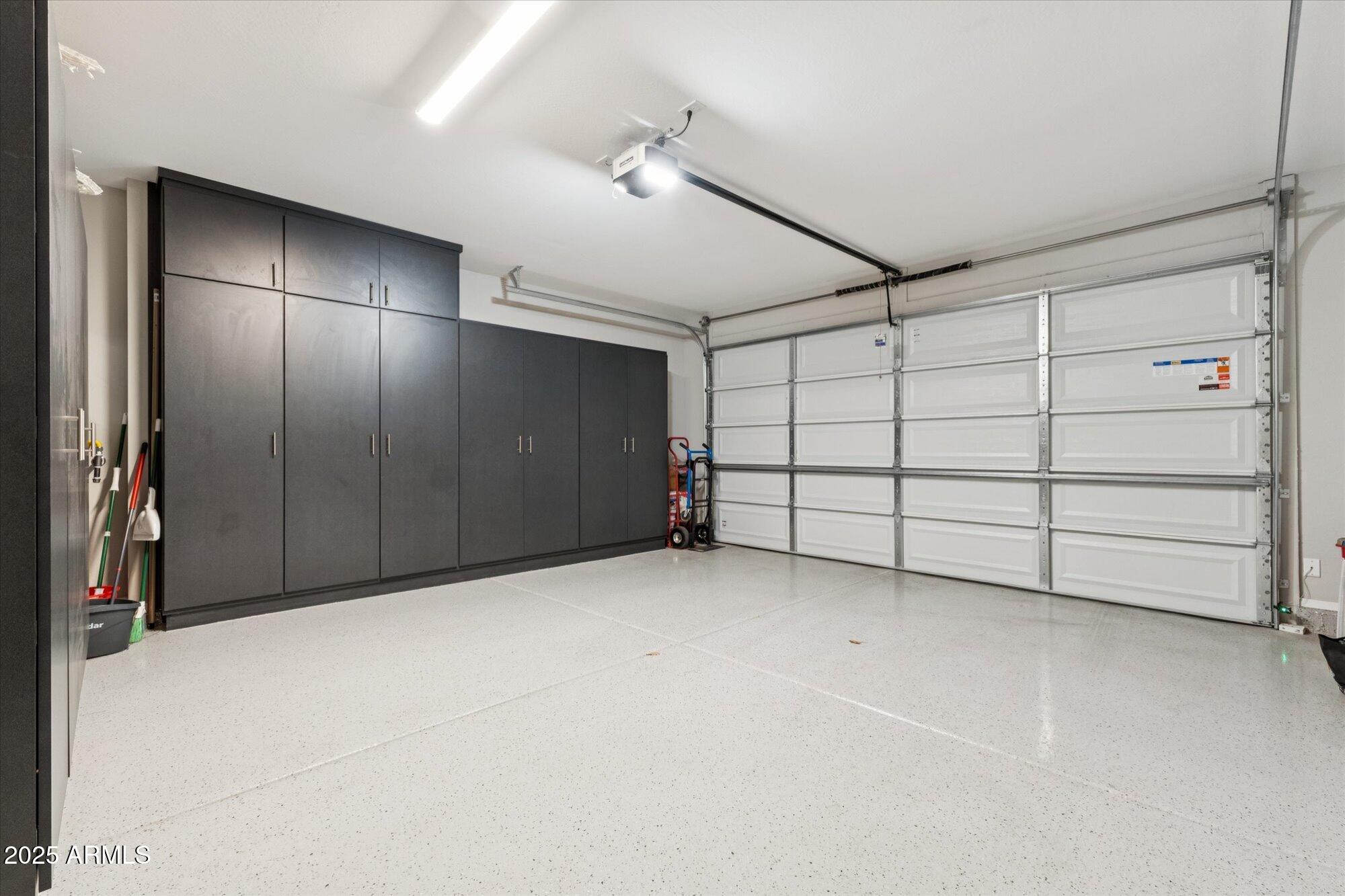 1946 W HORSETAIL Trail