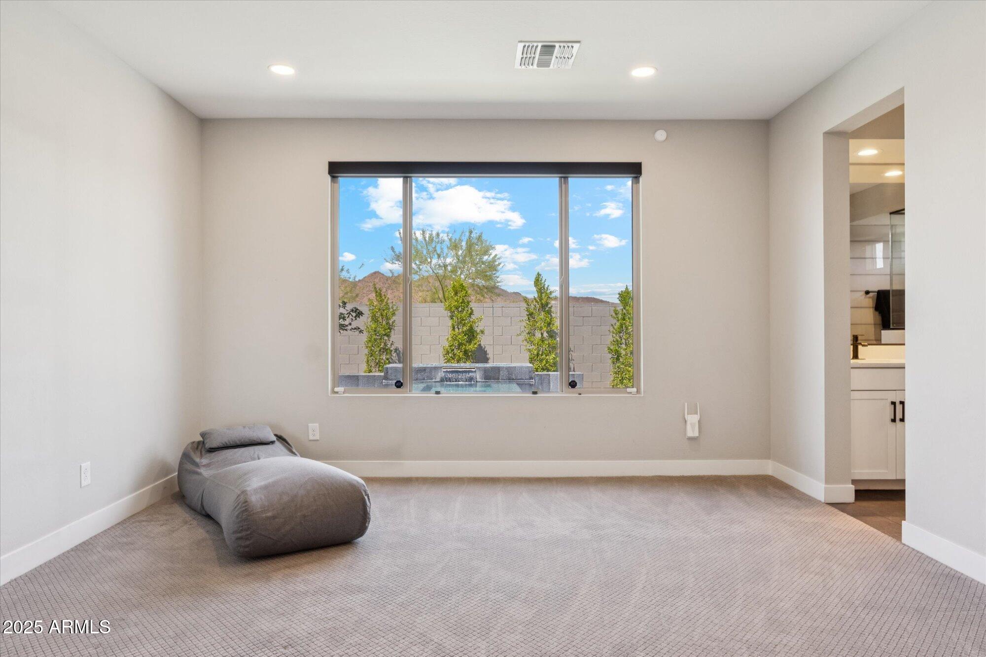 1946 W HORSETAIL Trail