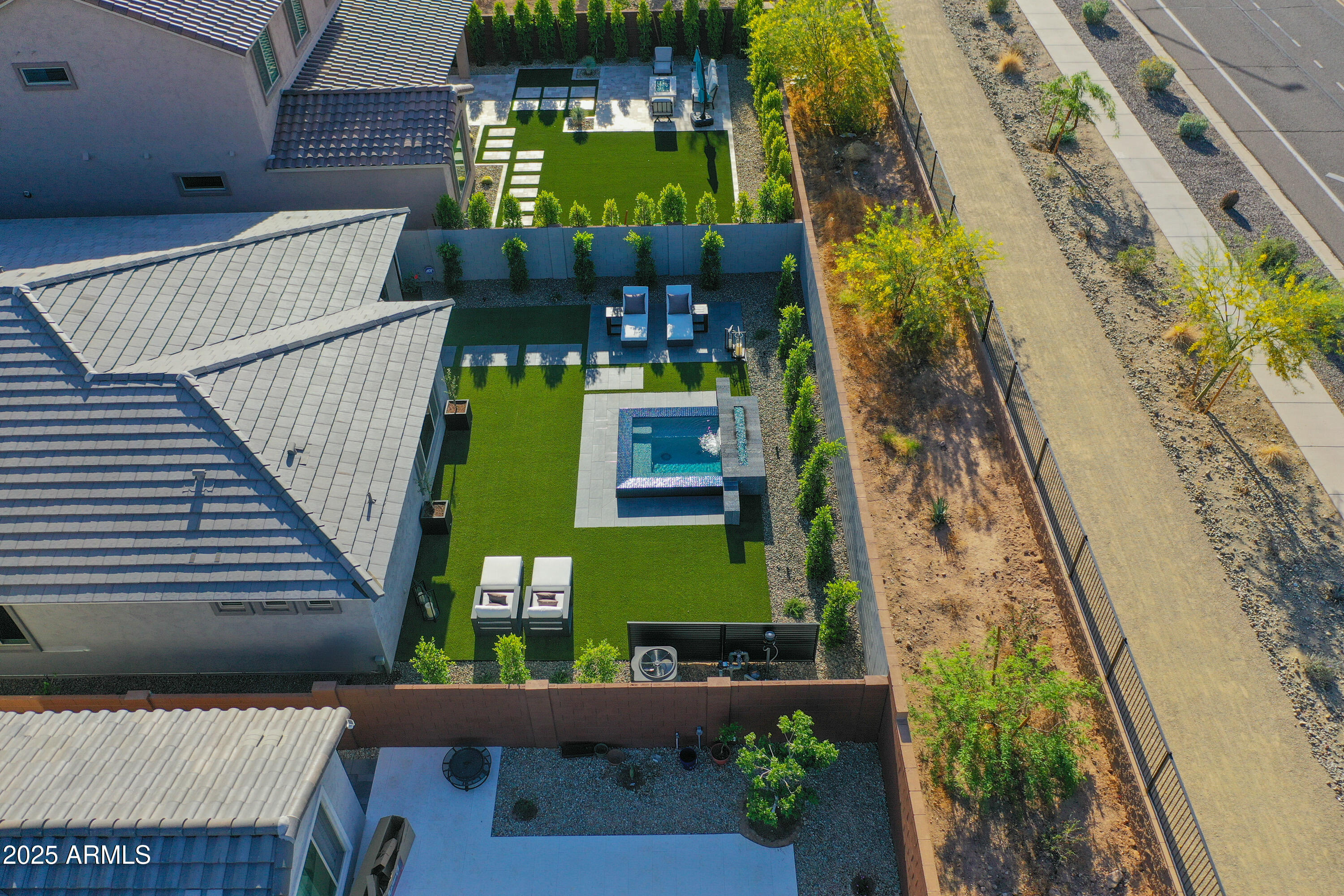 1946 W HORSETAIL Trail