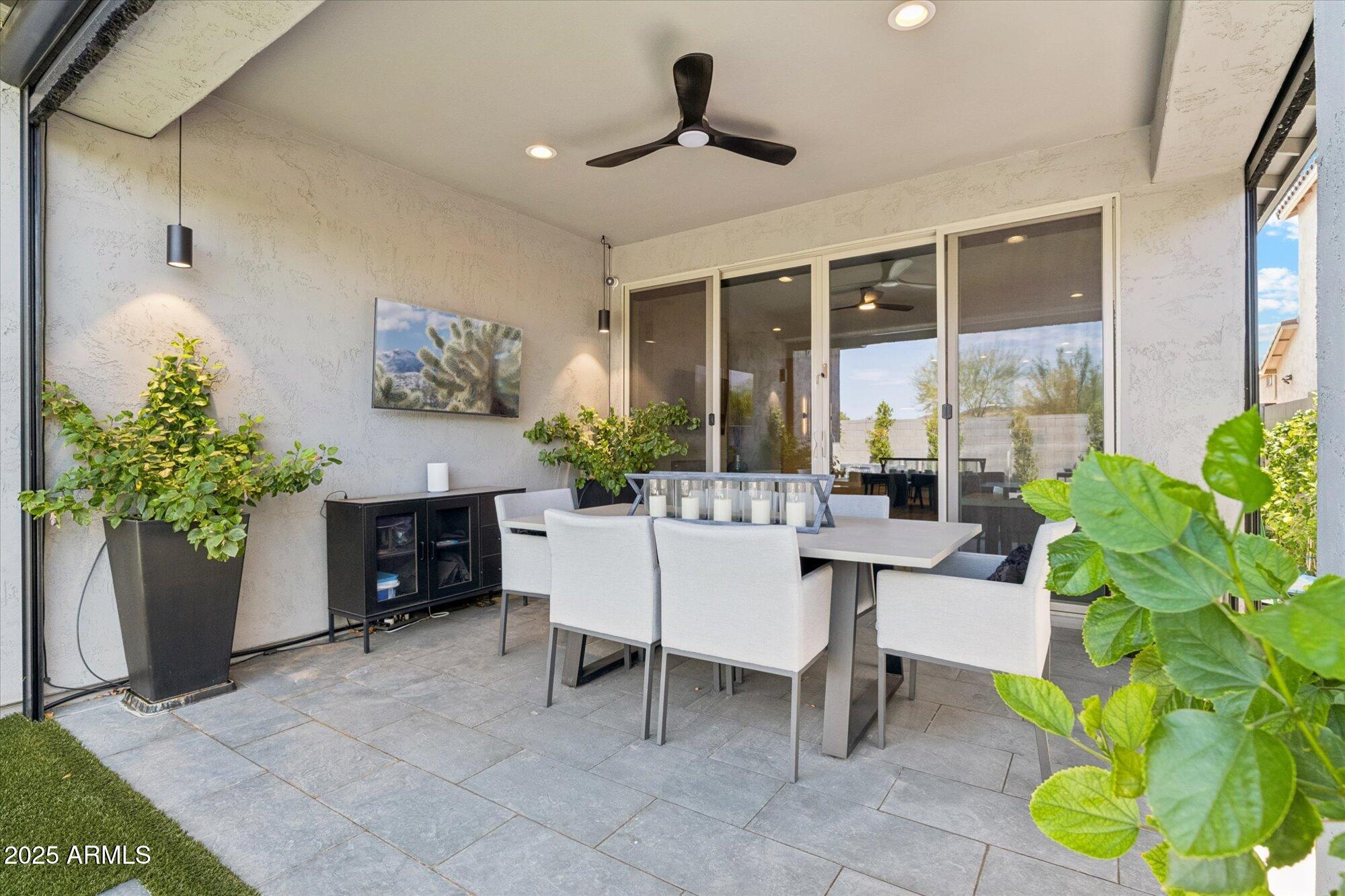 1946 W HORSETAIL Trail