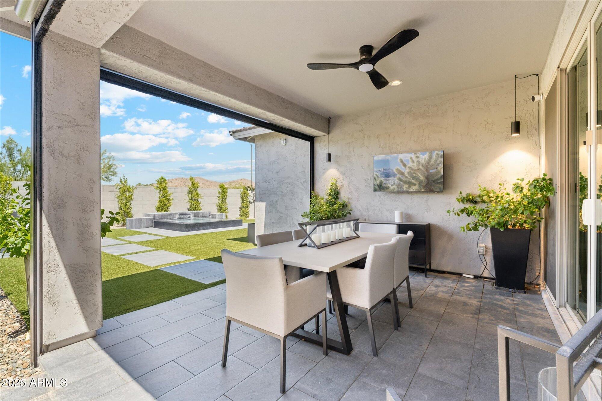 1946 W HORSETAIL Trail