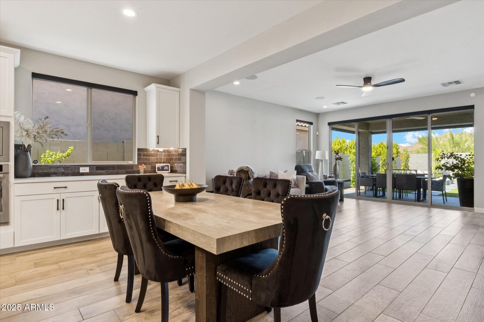 1946 W HORSETAIL Trail