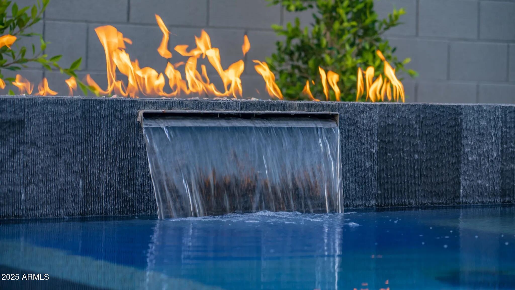 1946 W HORSETAIL Trail