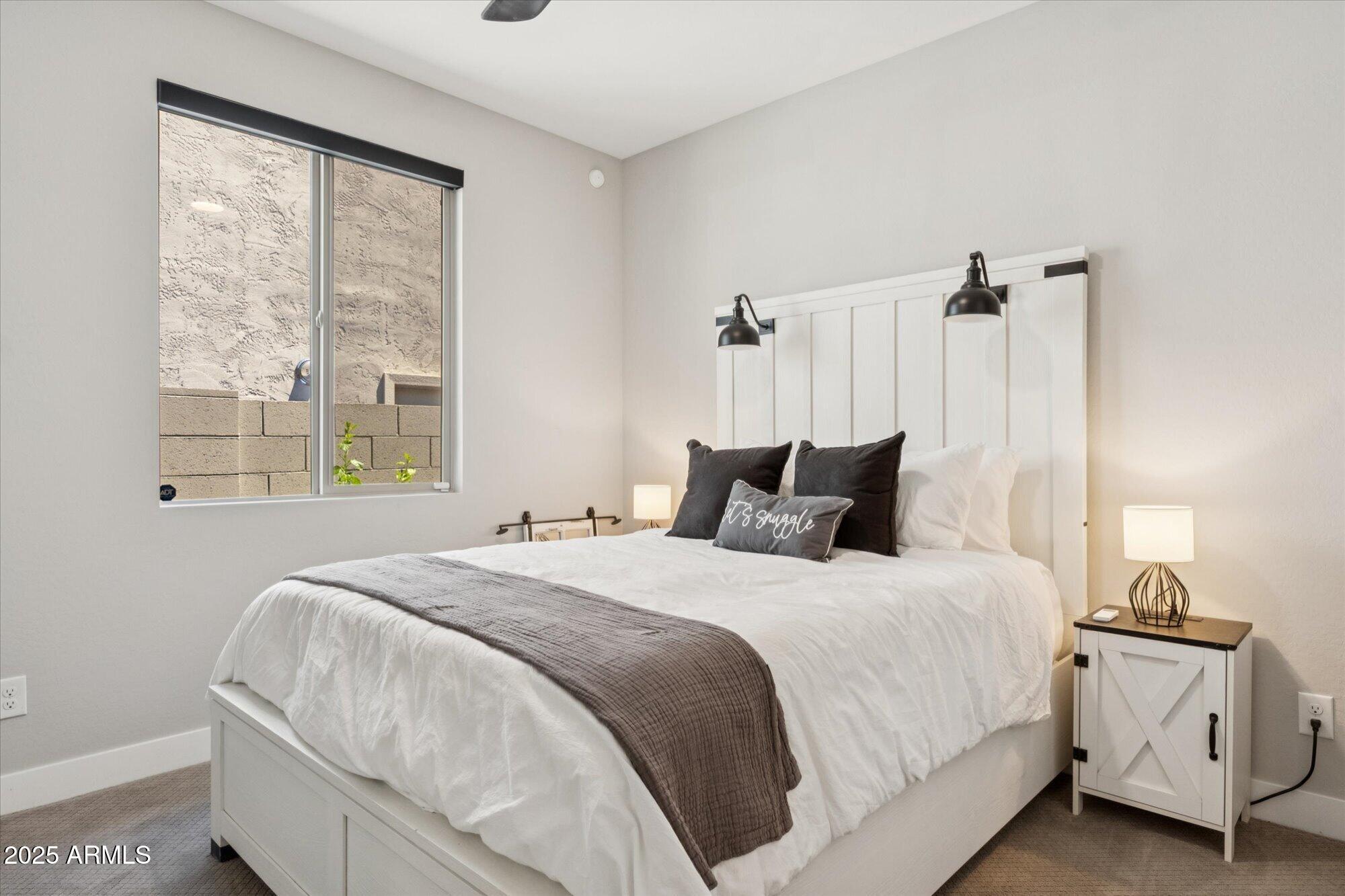 1946 W HORSETAIL Trail