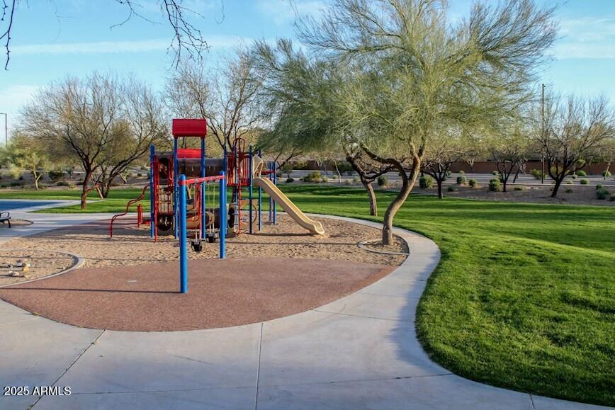 1946 W HORSETAIL Trail