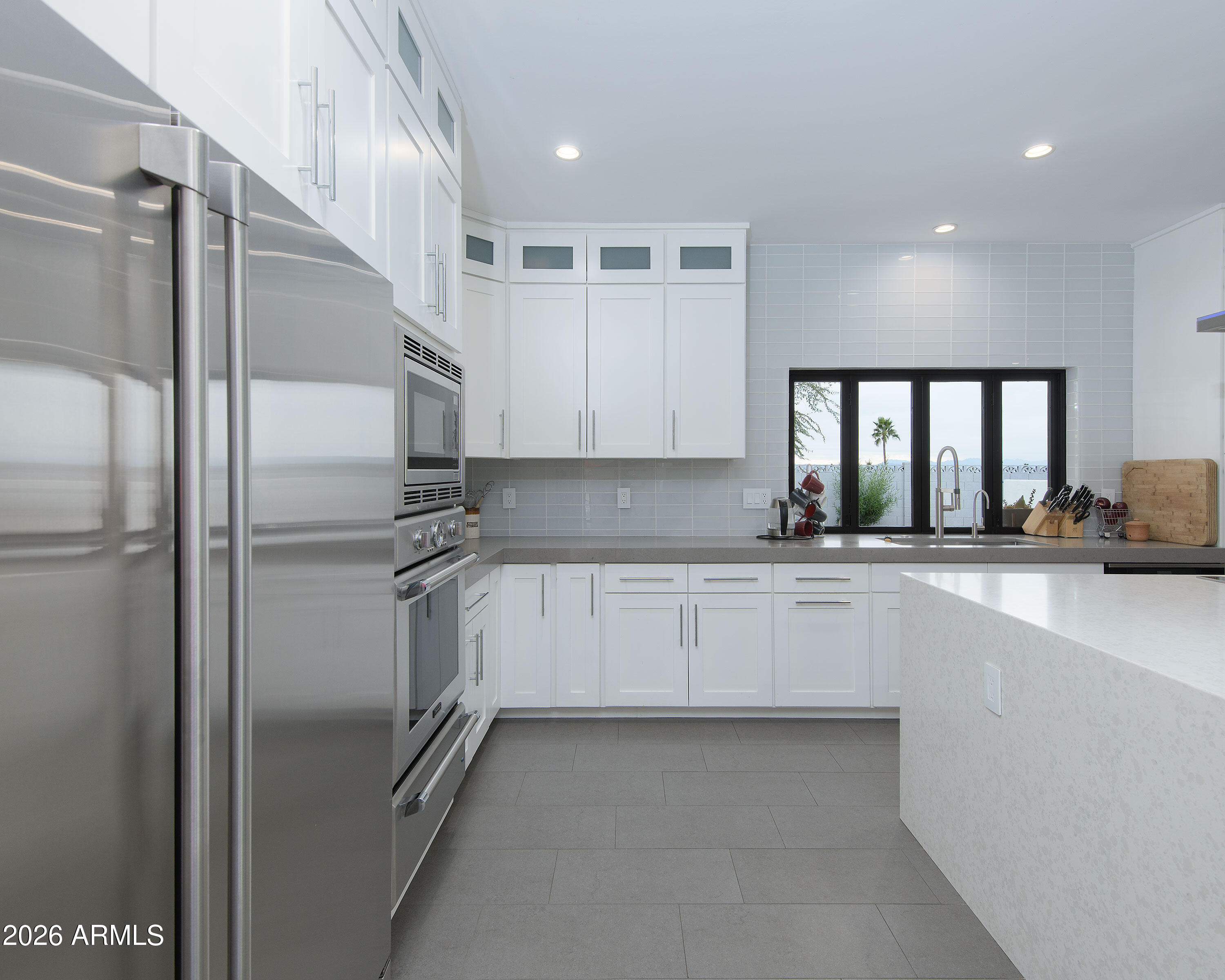 2423 E LINCOLN Circle