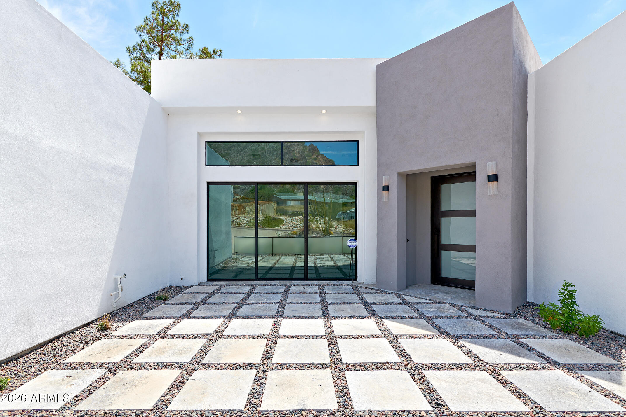 2423 E LINCOLN Circle