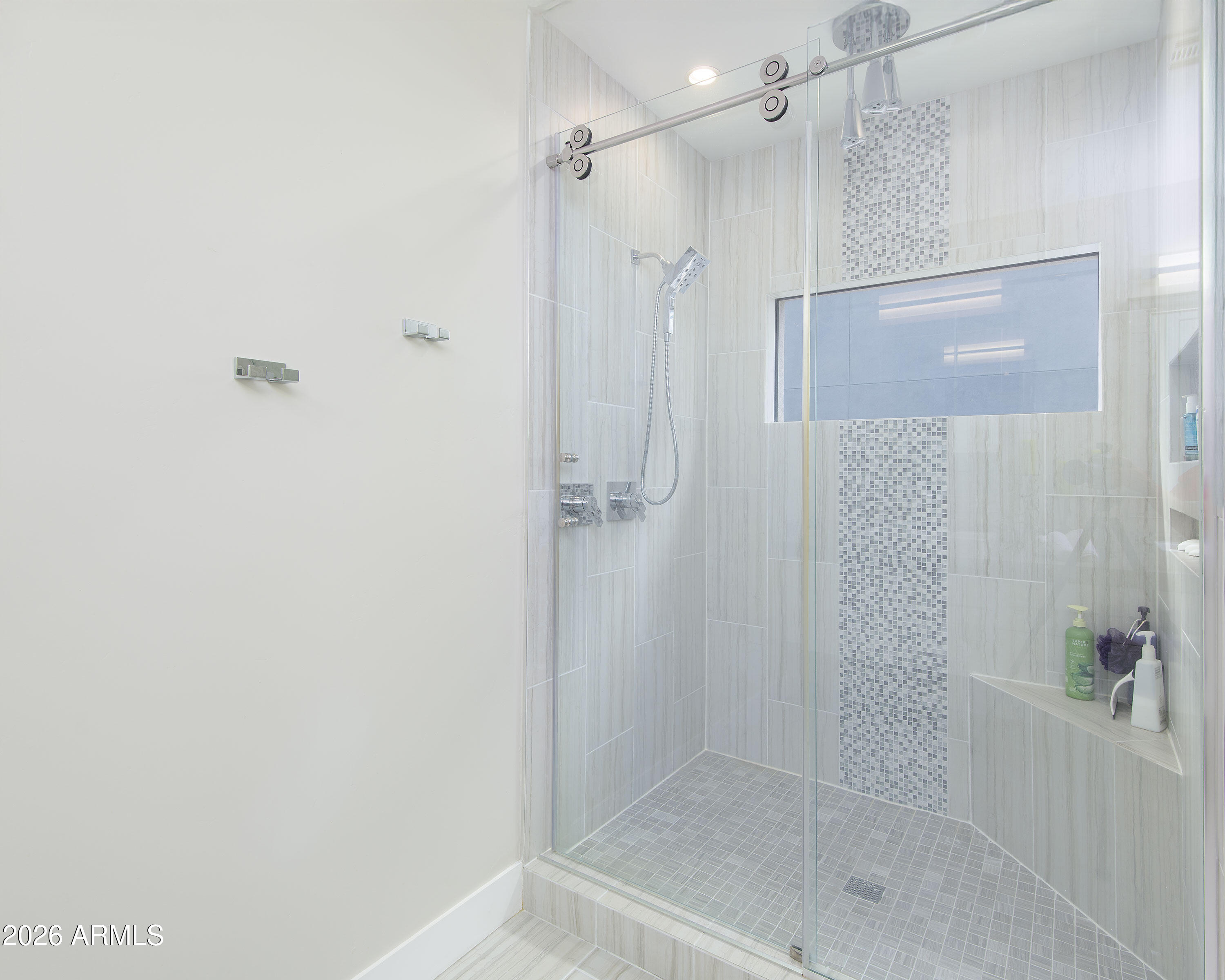 2423 E LINCOLN Circle