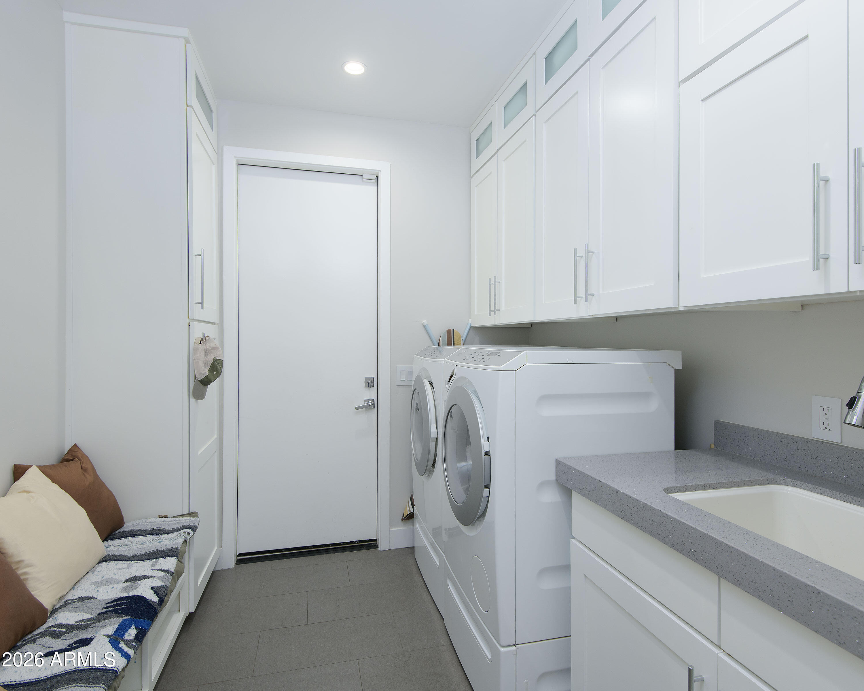 2423 E LINCOLN Circle