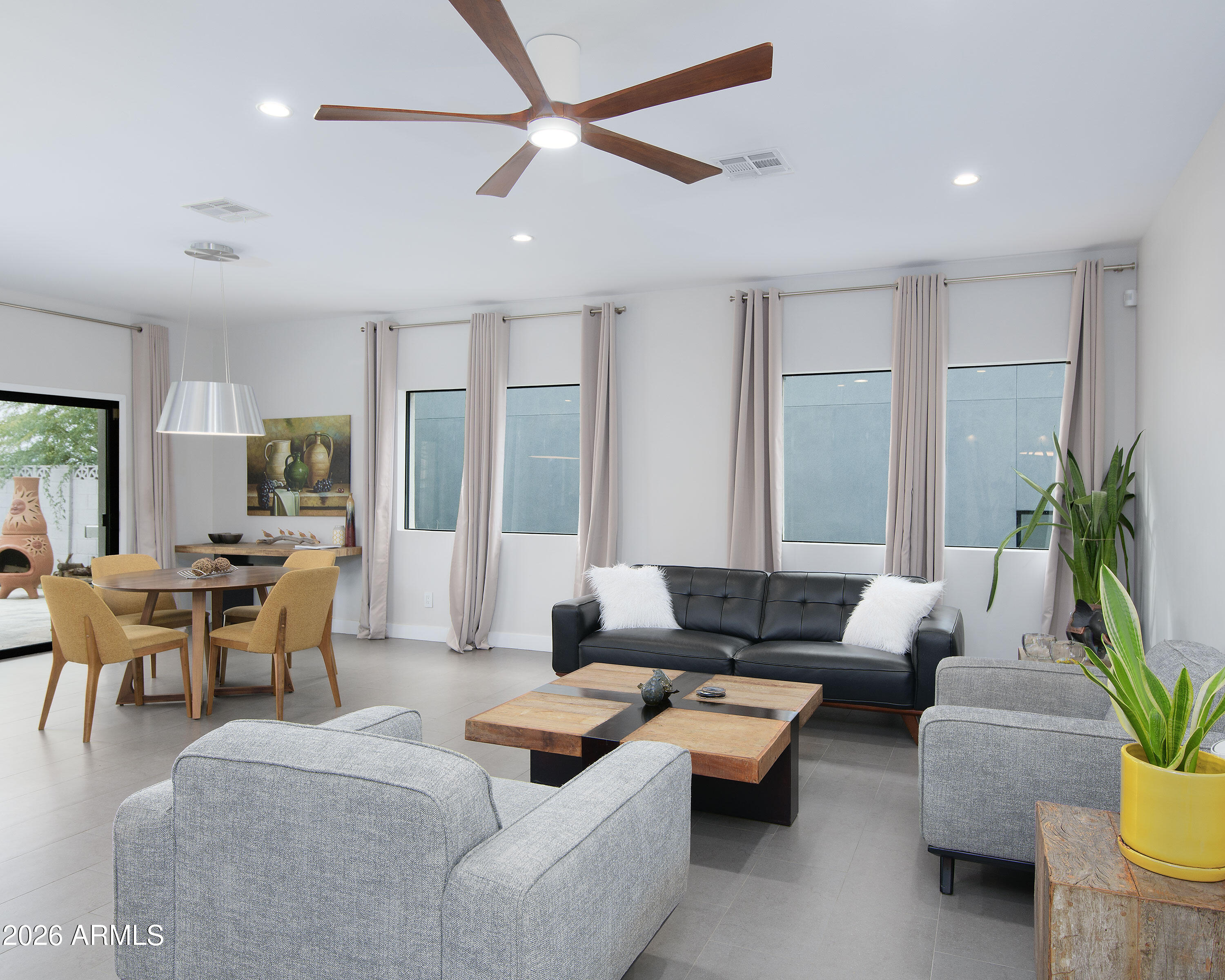 2423 E LINCOLN Circle