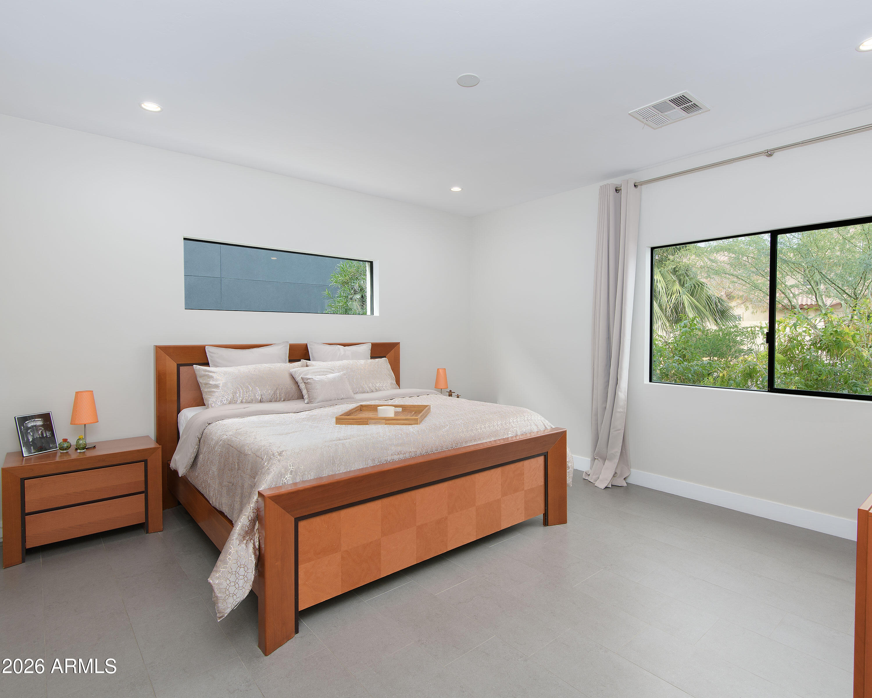 2423 E LINCOLN Circle