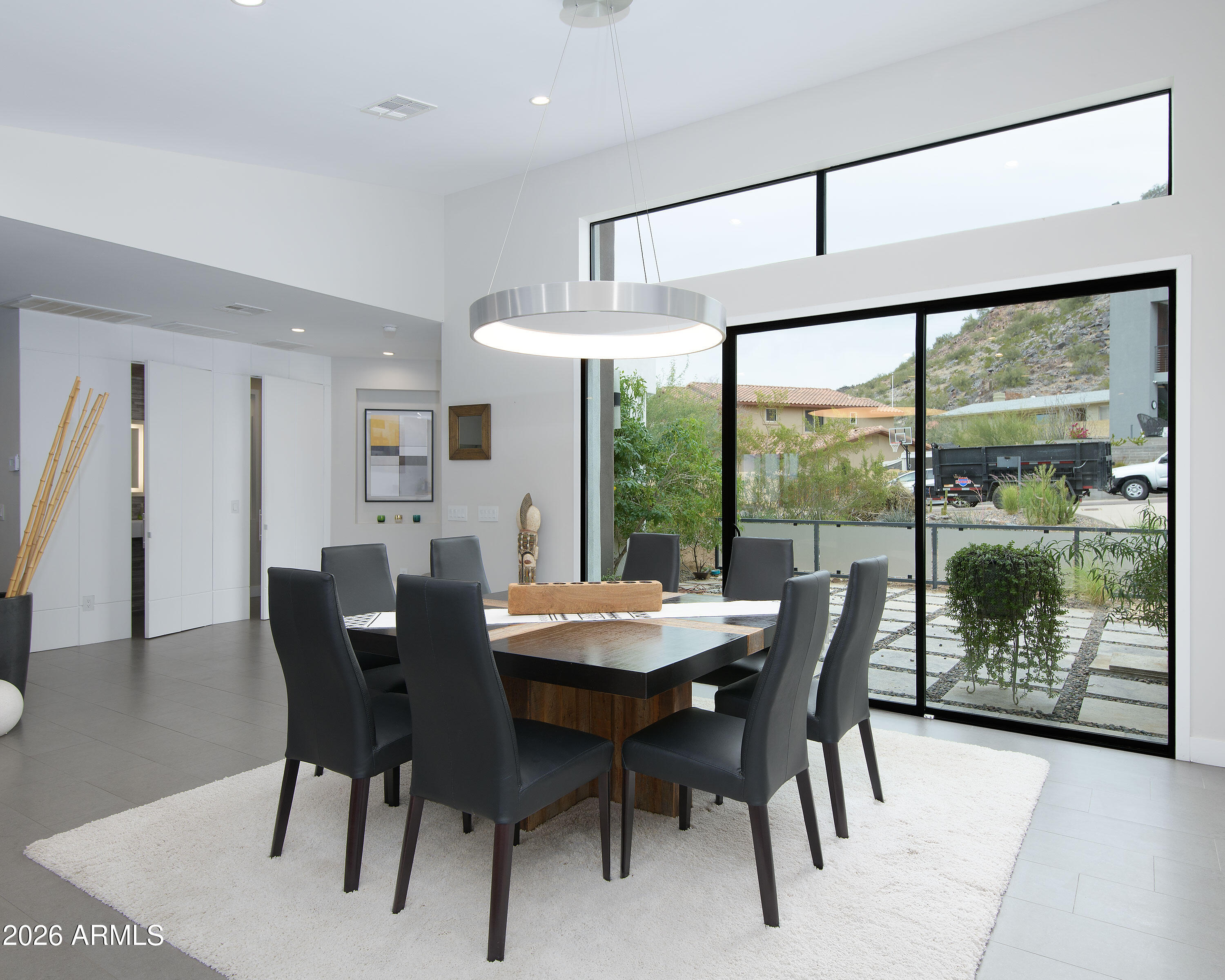 2423 E LINCOLN Circle