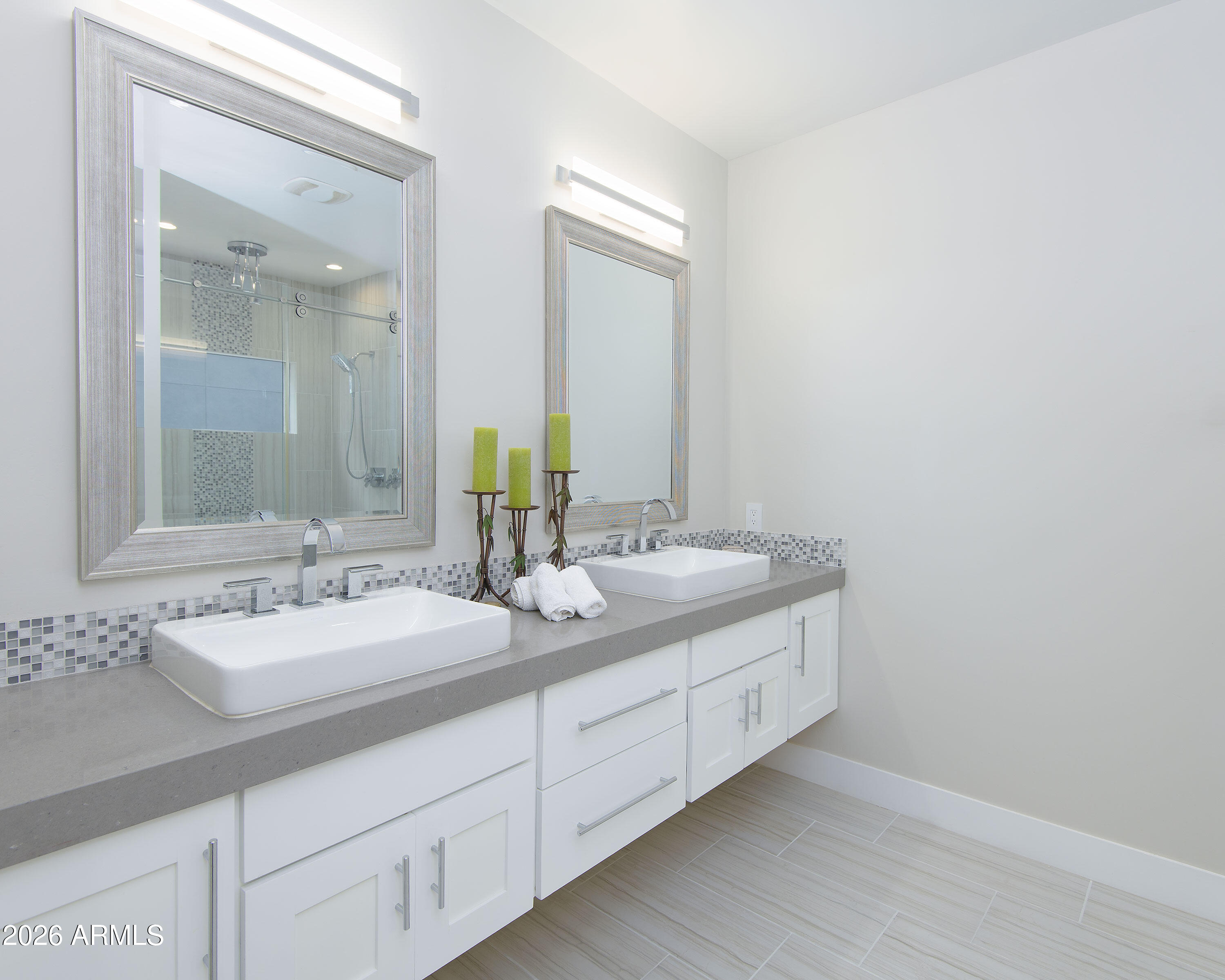 2423 E LINCOLN Circle