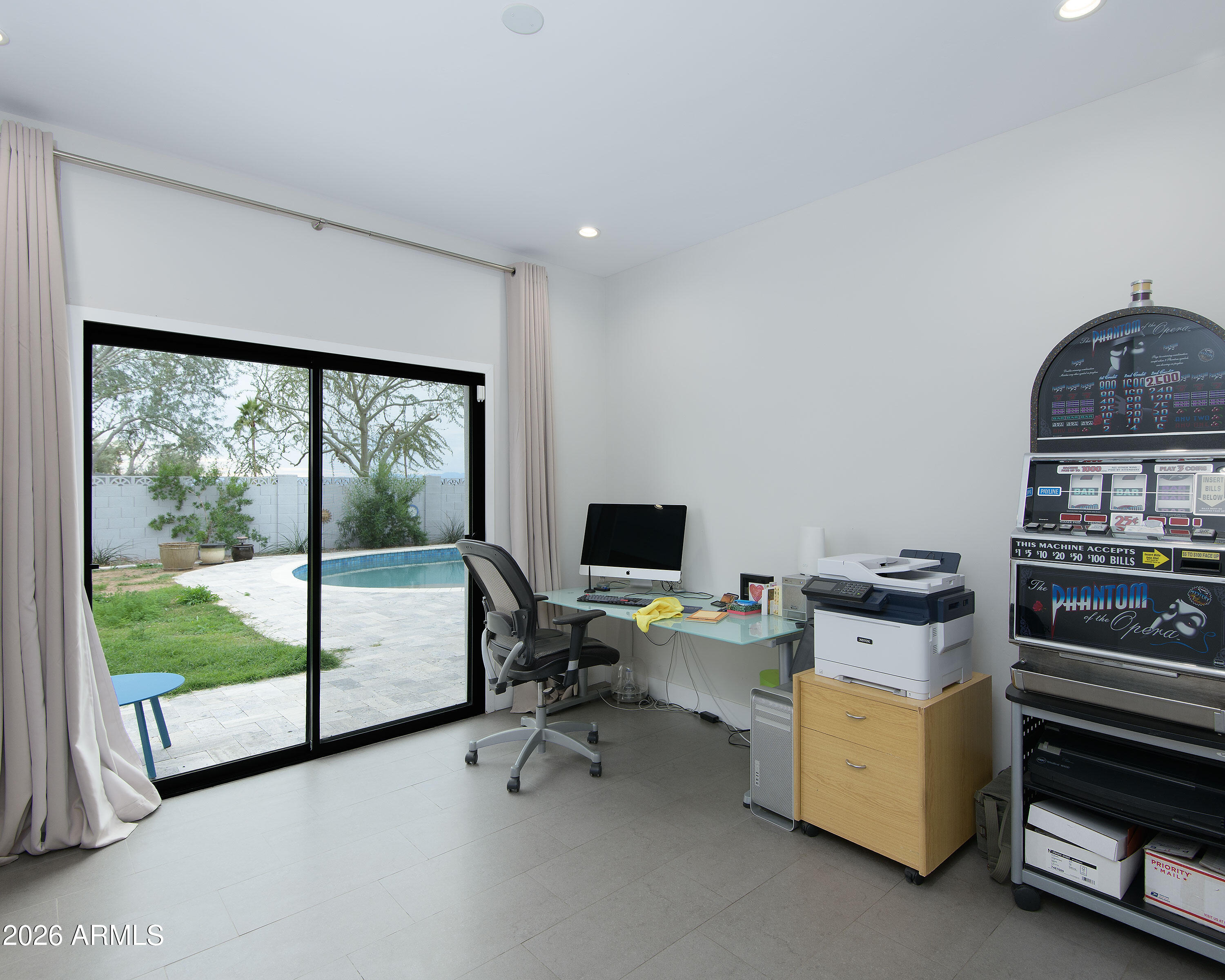 2423 E LINCOLN Circle