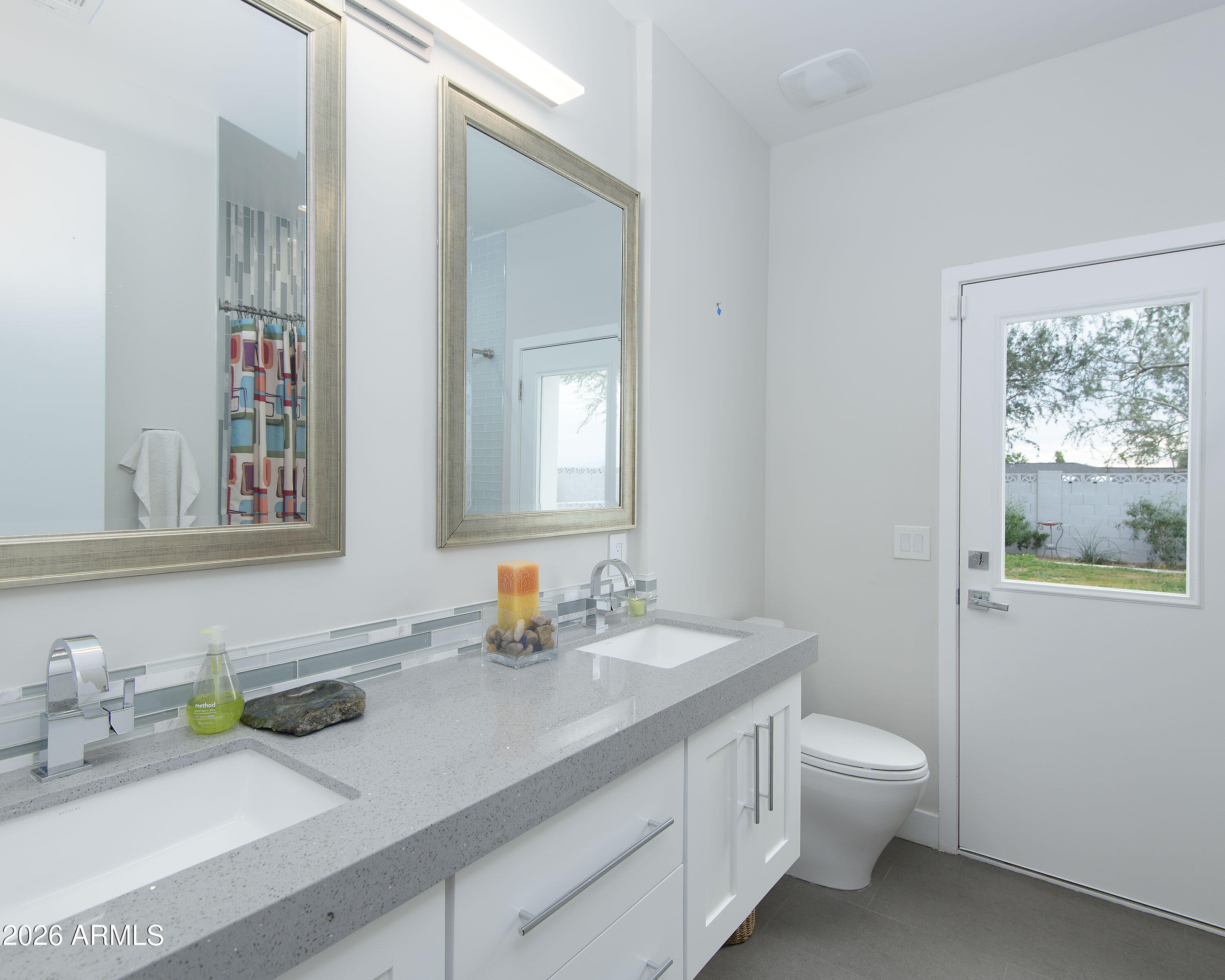 2423 E LINCOLN Circle