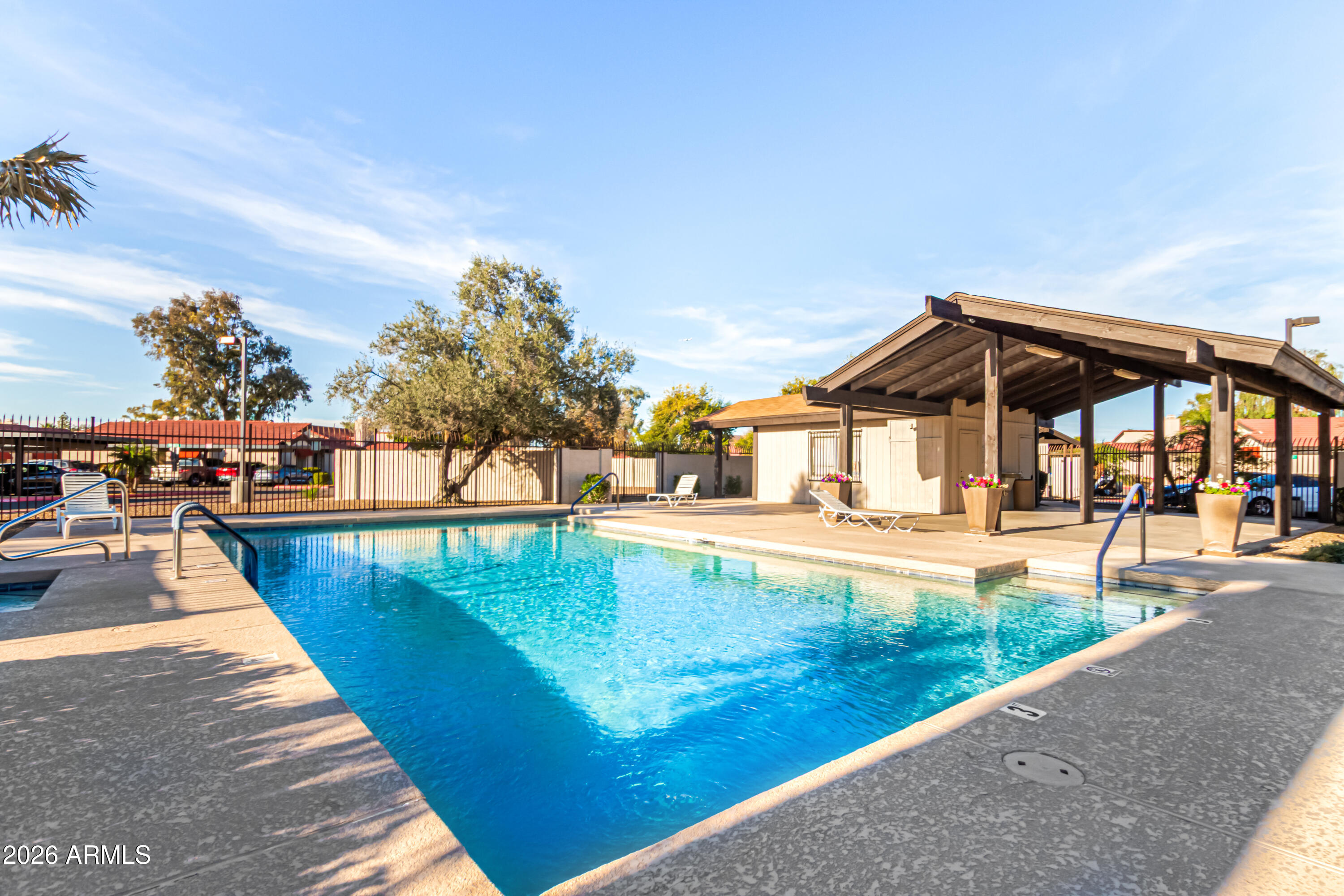 2127 E 10TH Street 4