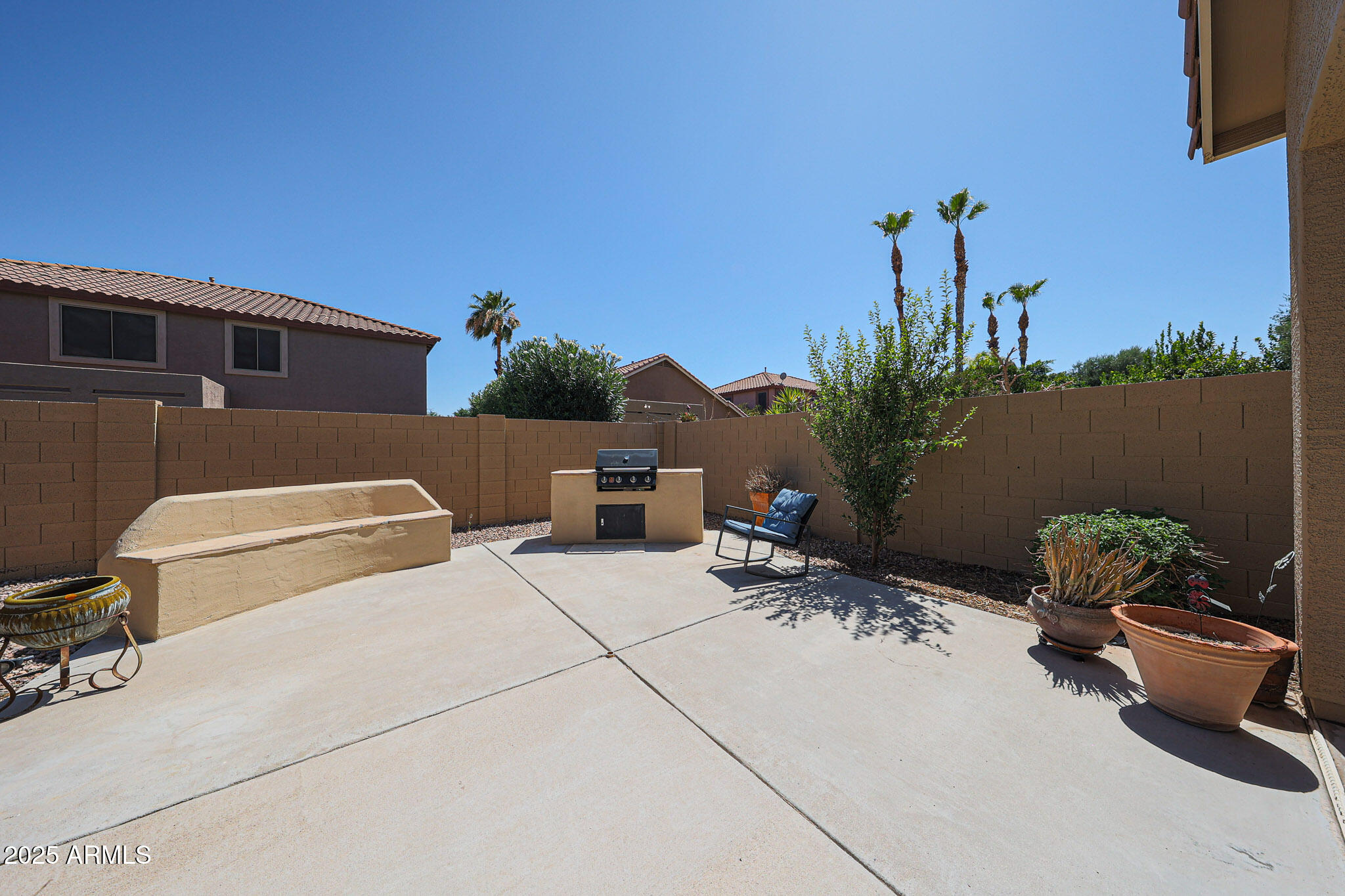 10465 E KNOWLES Avenue