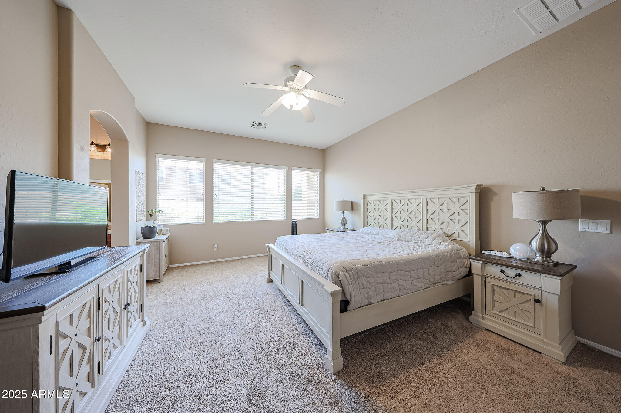 10465 E KNOWLES Avenue