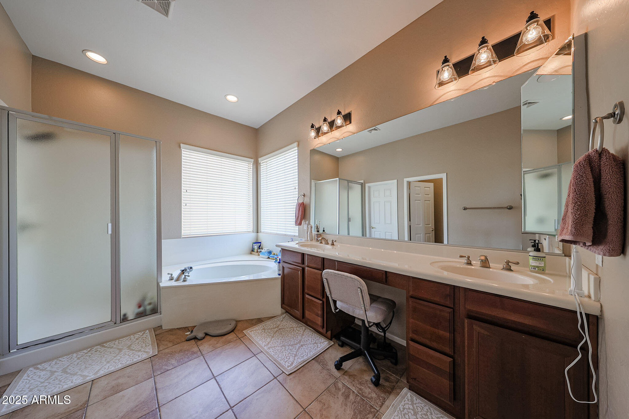 10465 E KNOWLES Avenue