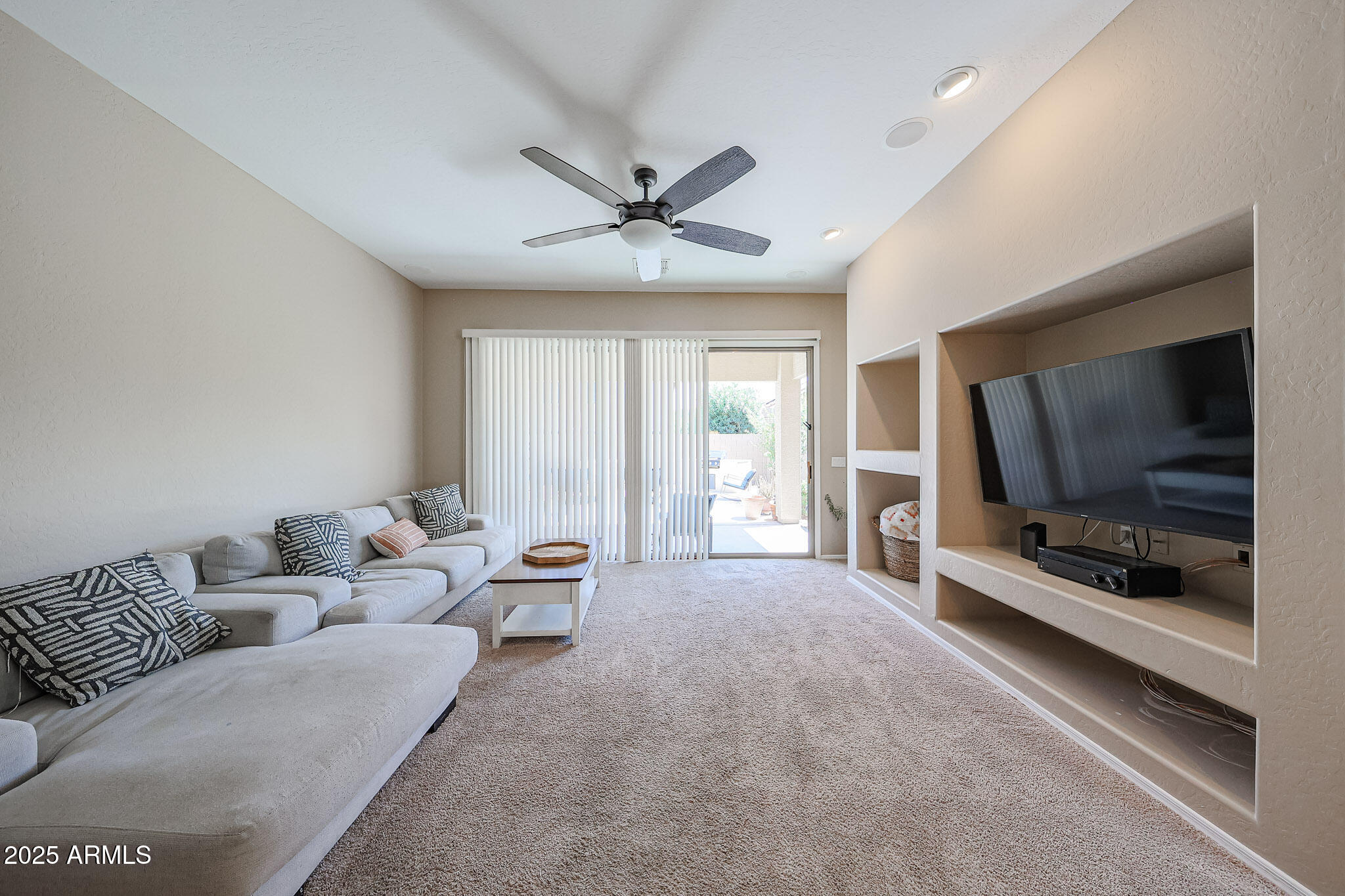 10465 E KNOWLES Avenue