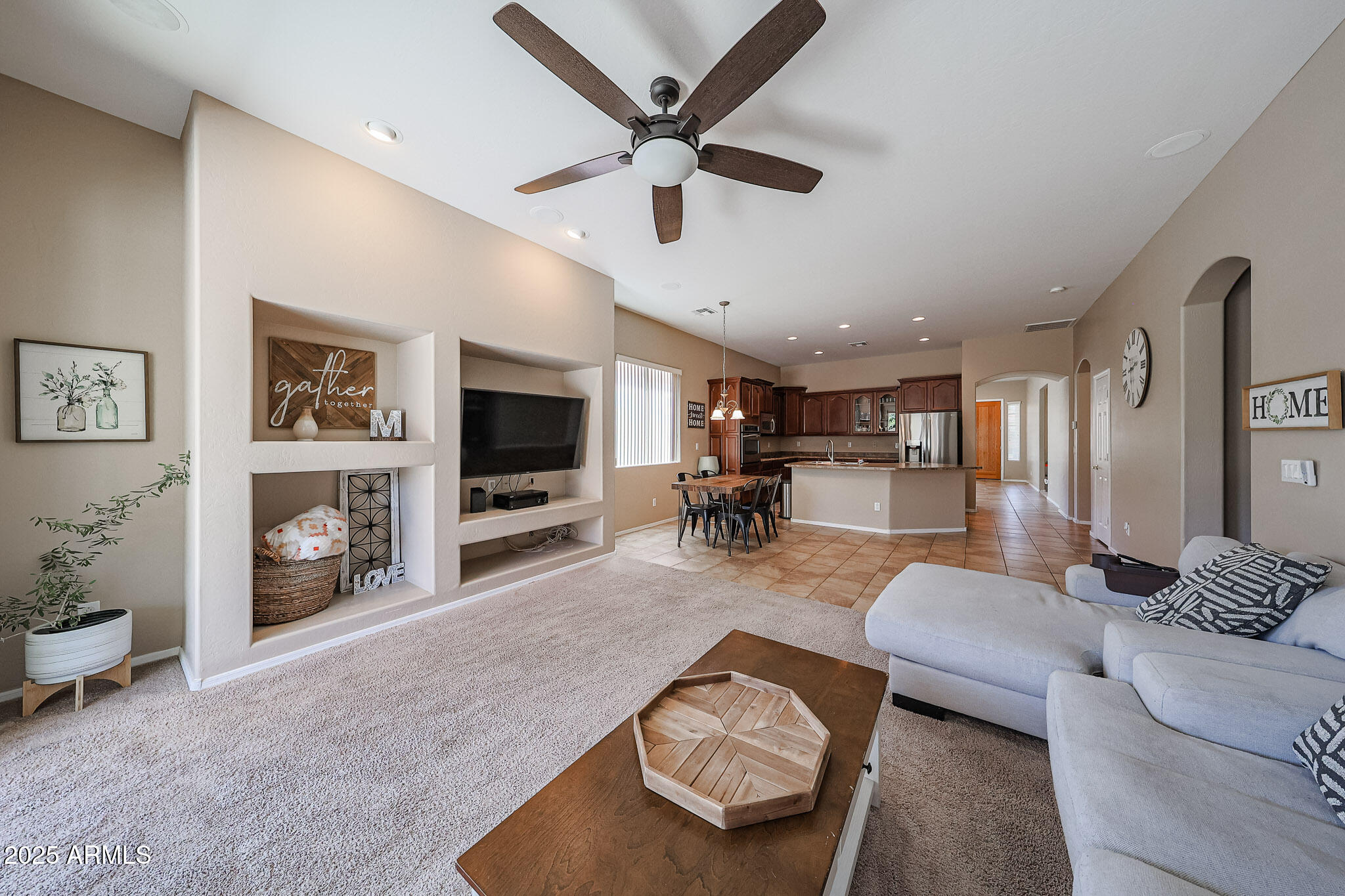 10465 E KNOWLES Avenue