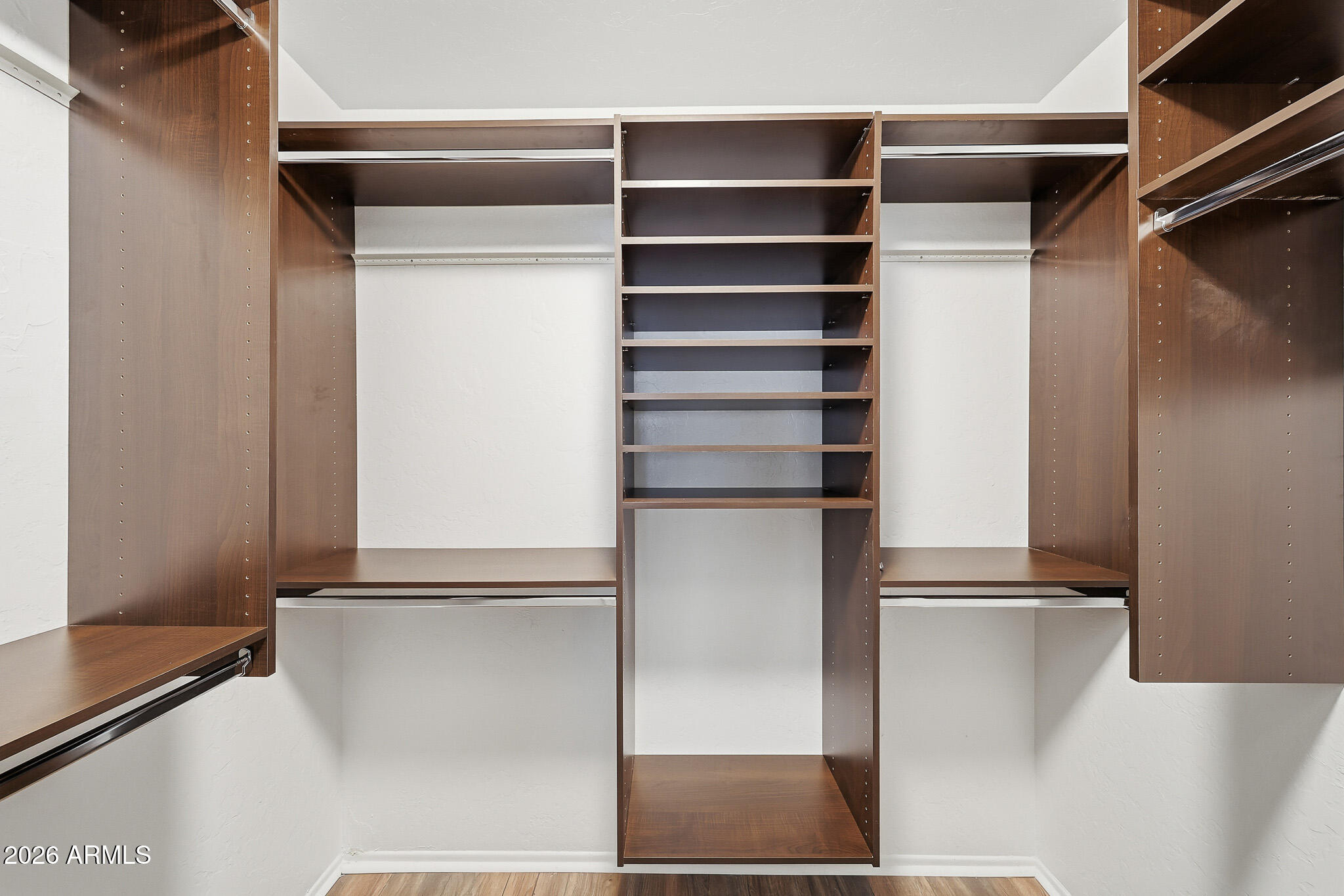 612 E BROOK HOLLOW Drive