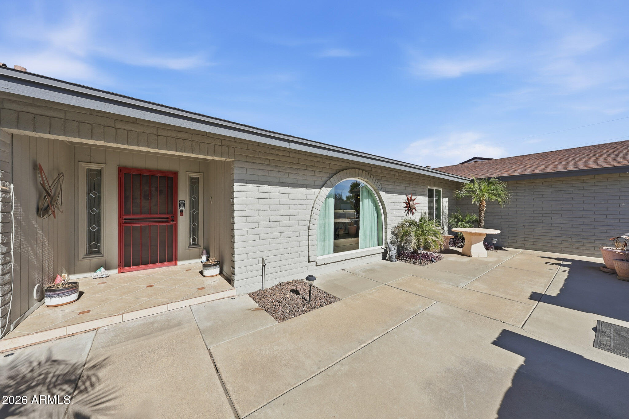 612 E BROOK HOLLOW Drive