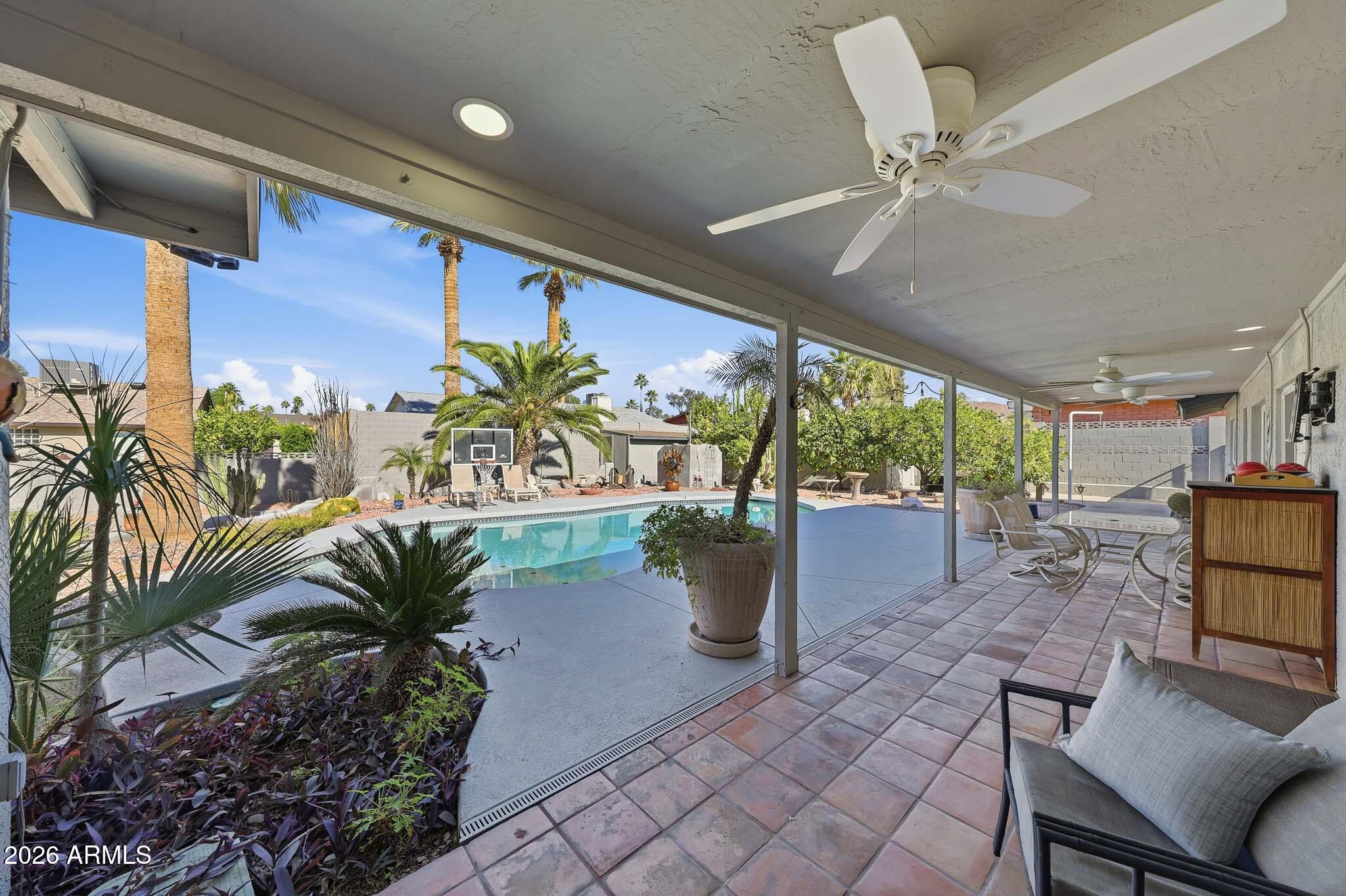 612 E BROOK HOLLOW Drive