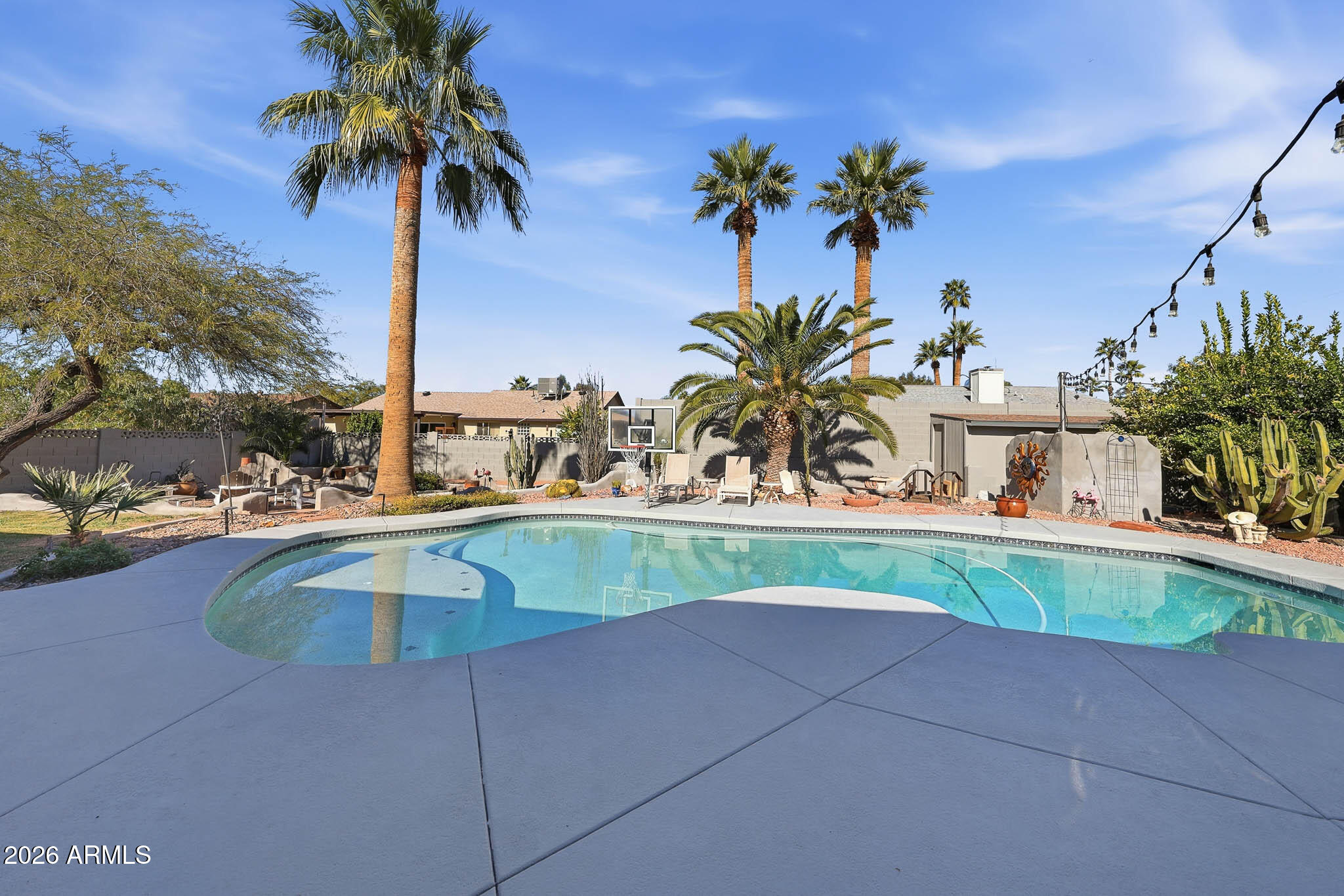 612 E BROOK HOLLOW Drive