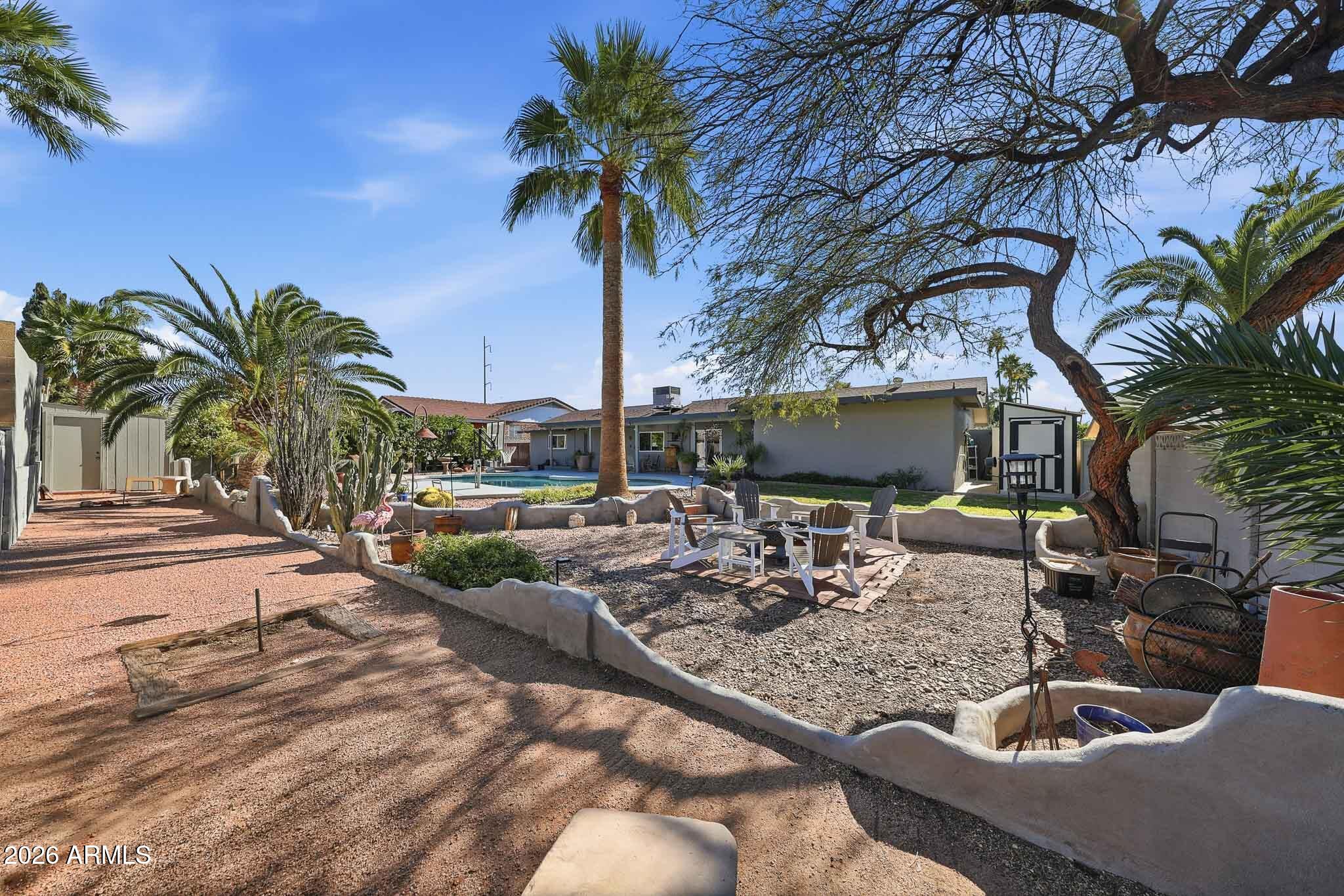 612 E BROOK HOLLOW Drive