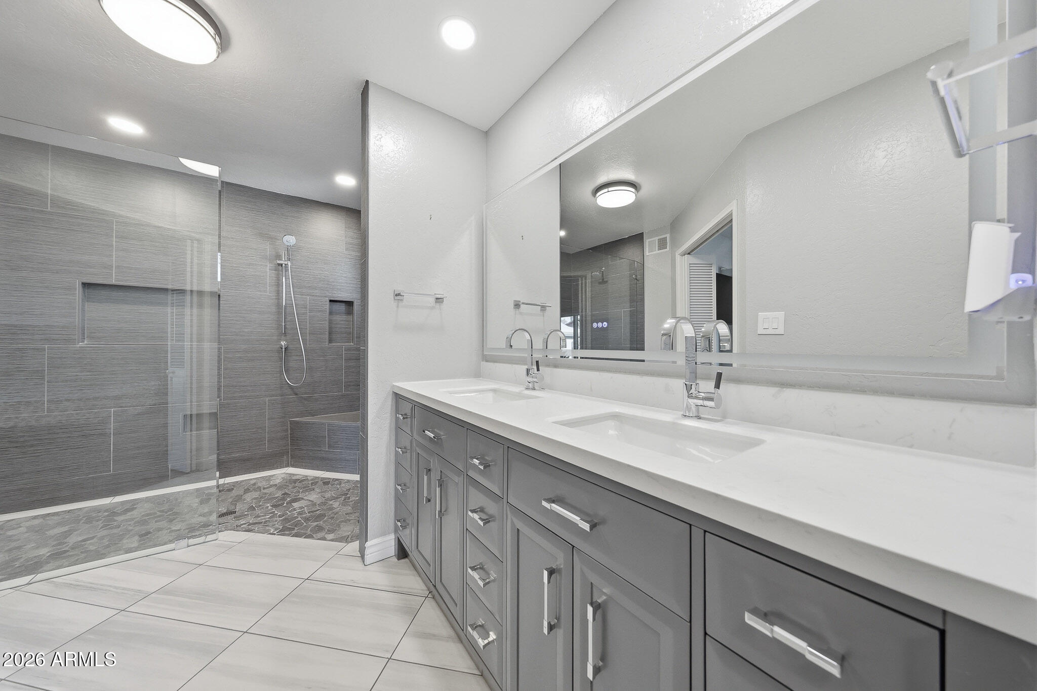 612 E BROOK HOLLOW Drive