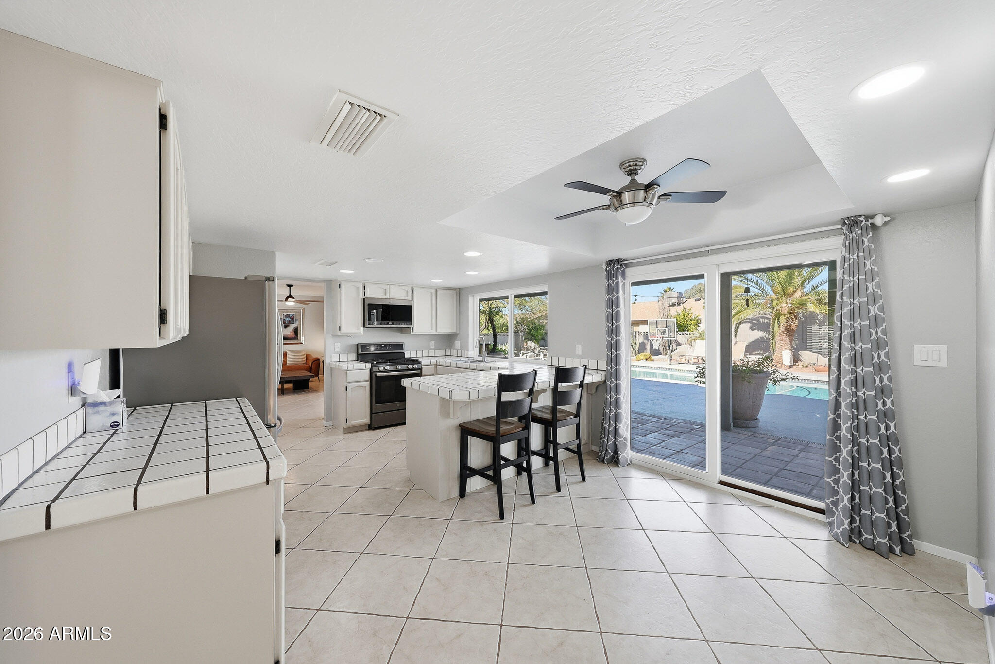 612 E BROOK HOLLOW Drive