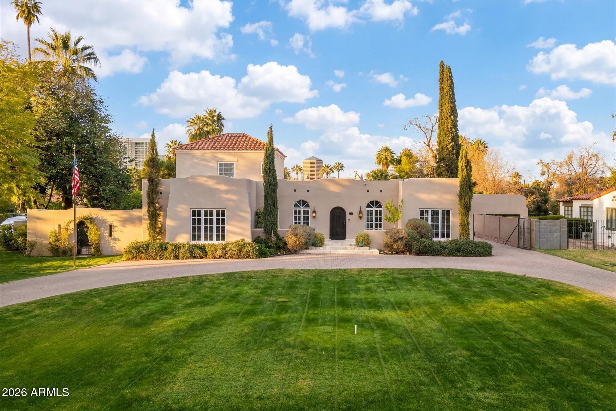 118 E Palm Lane