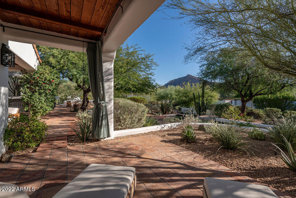 6723 N DESERT FAIRWAYS Drive