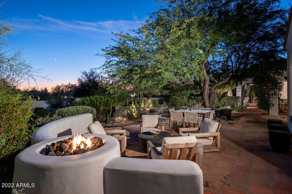 6723 N DESERT FAIRWAYS Drive