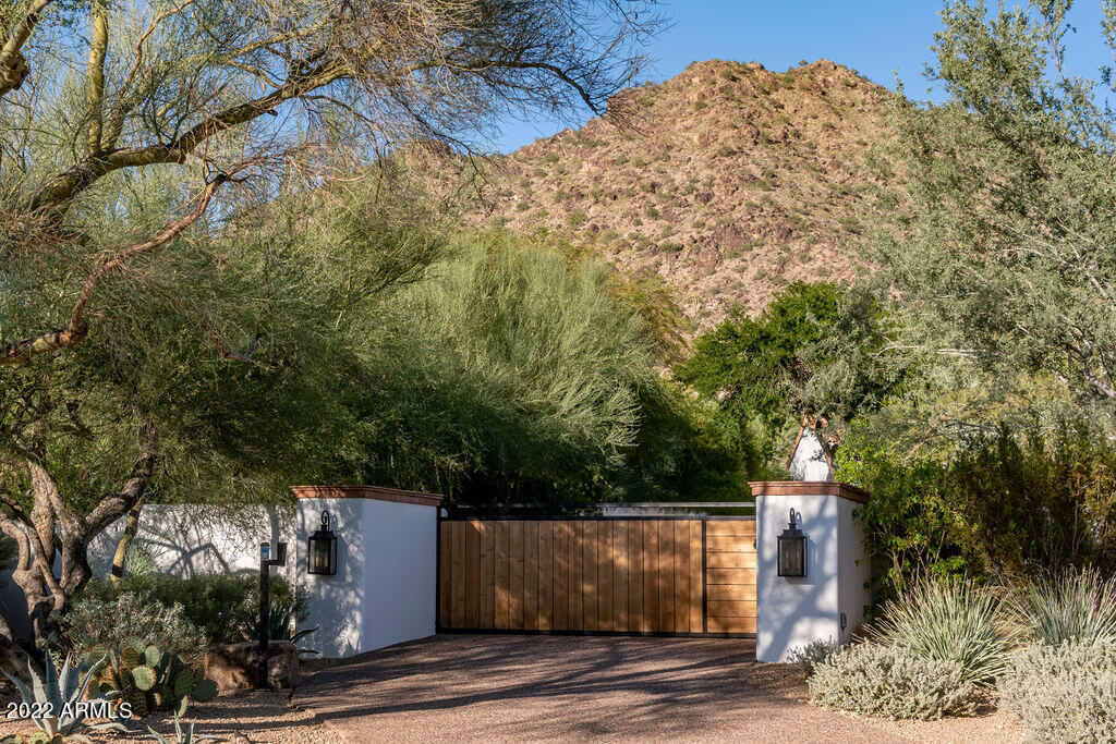 6723 N DESERT FAIRWAYS Drive