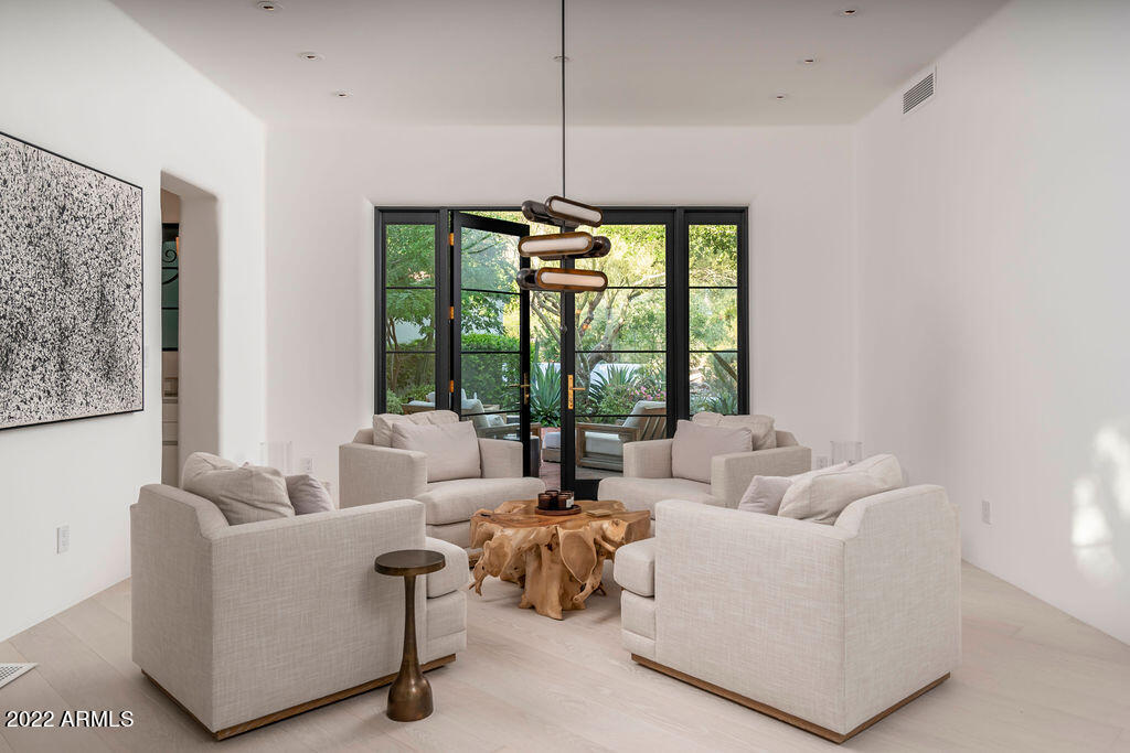 6723 N DESERT FAIRWAYS Drive