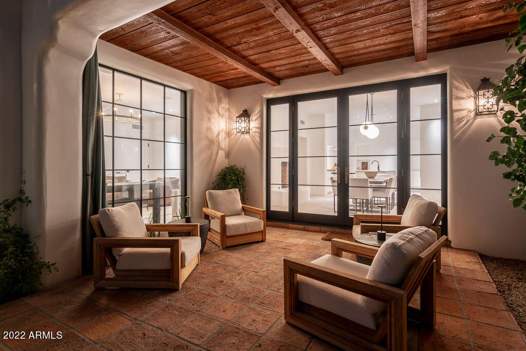 6723 N DESERT FAIRWAYS Drive