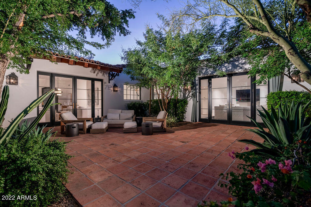 6723 N DESERT FAIRWAYS Drive