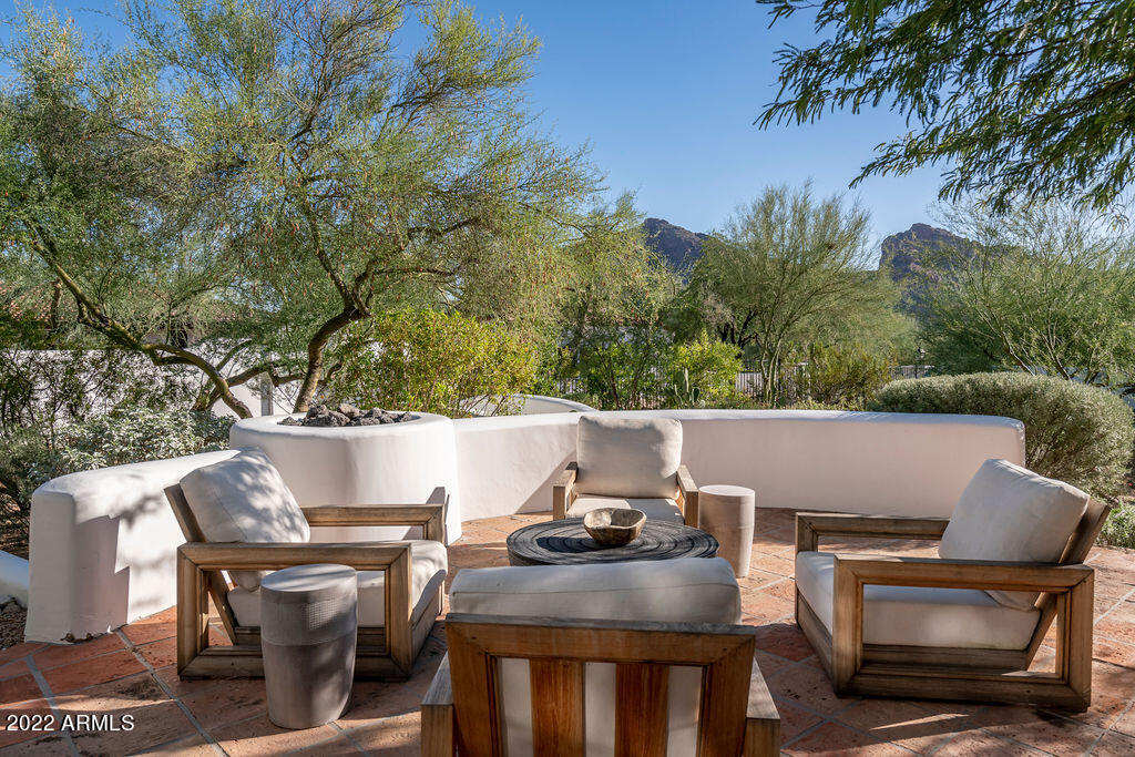 6723 N DESERT FAIRWAYS Drive