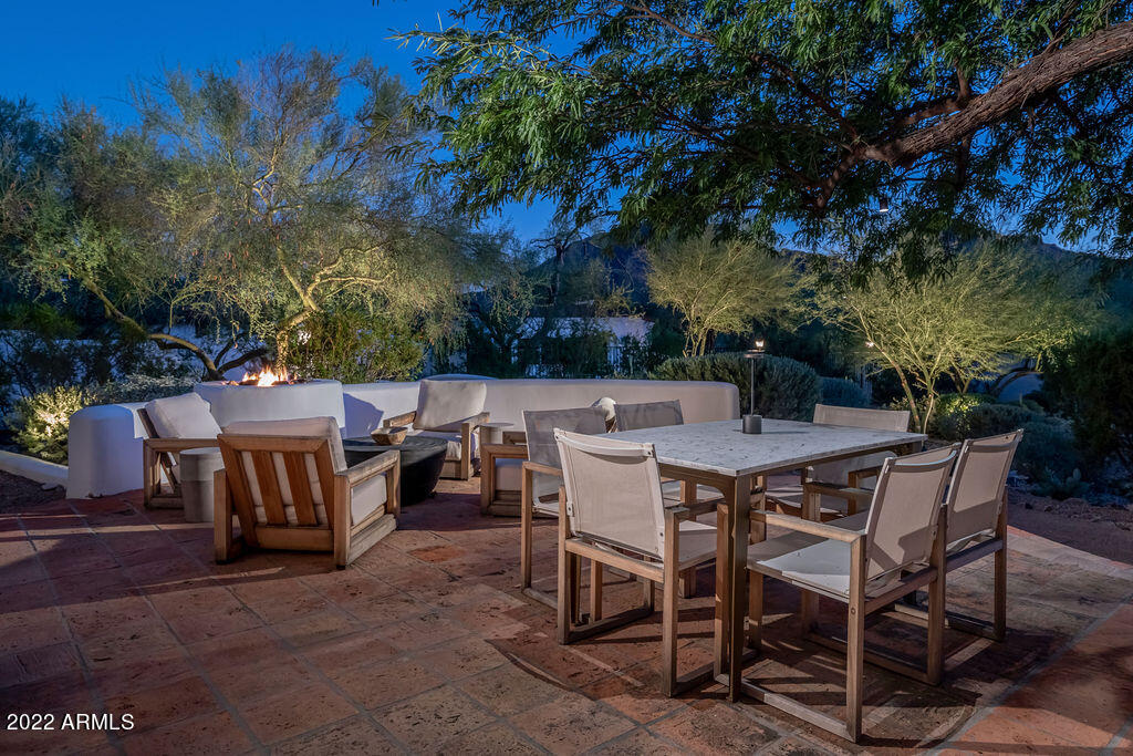 6723 N DESERT FAIRWAYS Drive