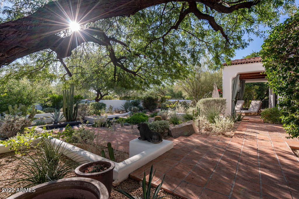 6723 N DESERT FAIRWAYS Drive