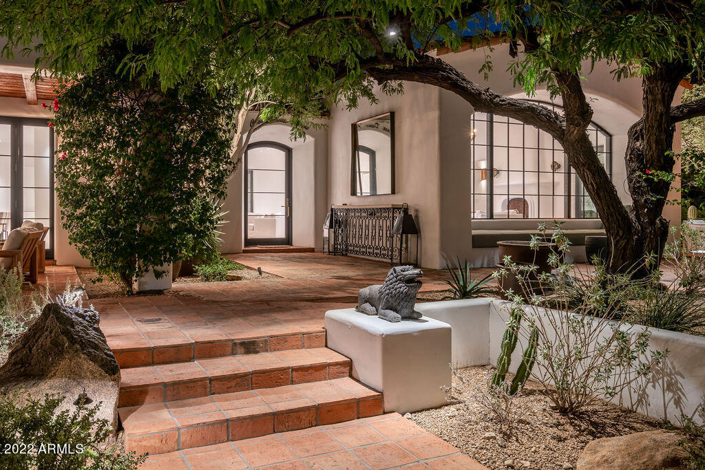 6723 N DESERT FAIRWAYS Drive