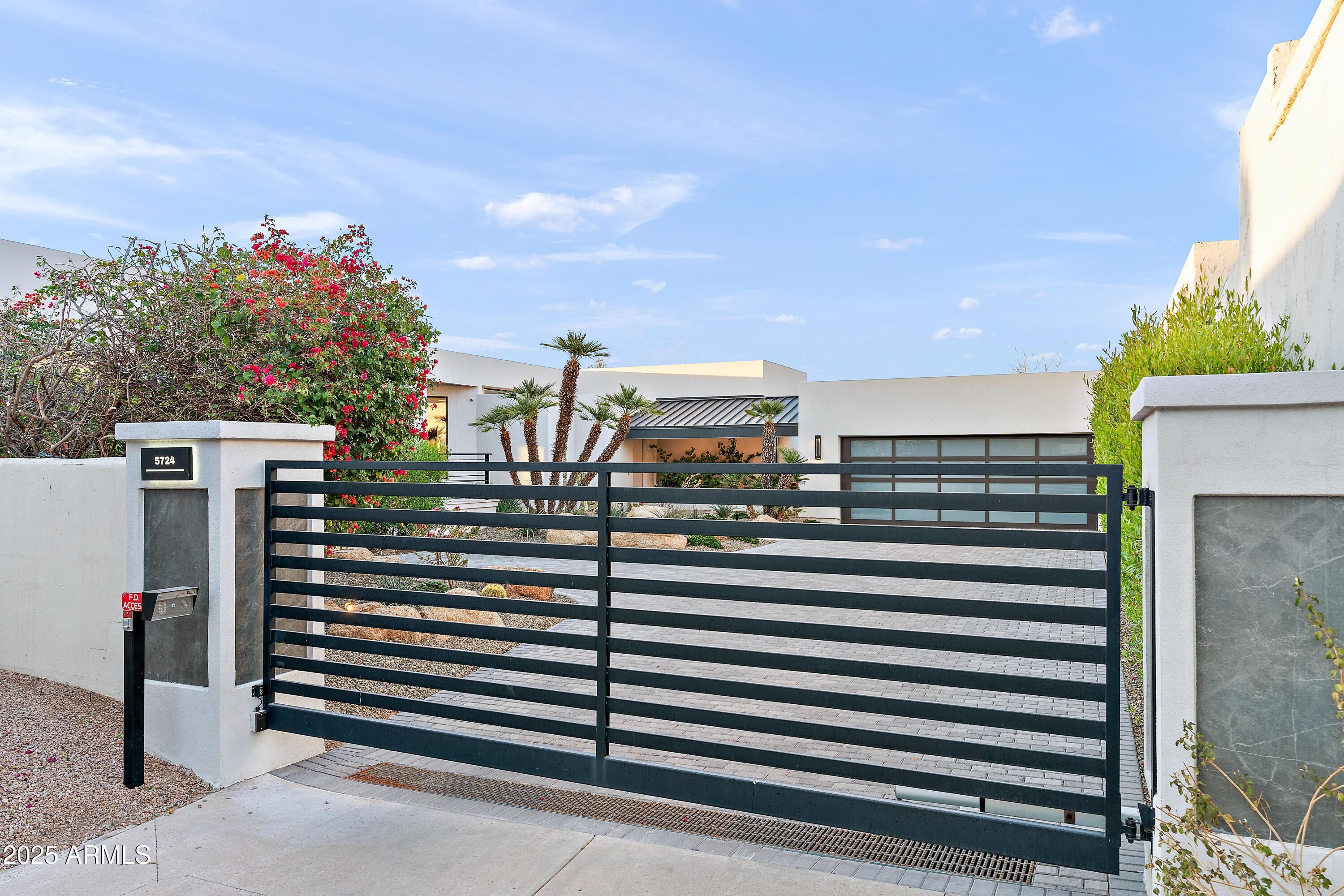 5724 N ECHO CANYON Drive