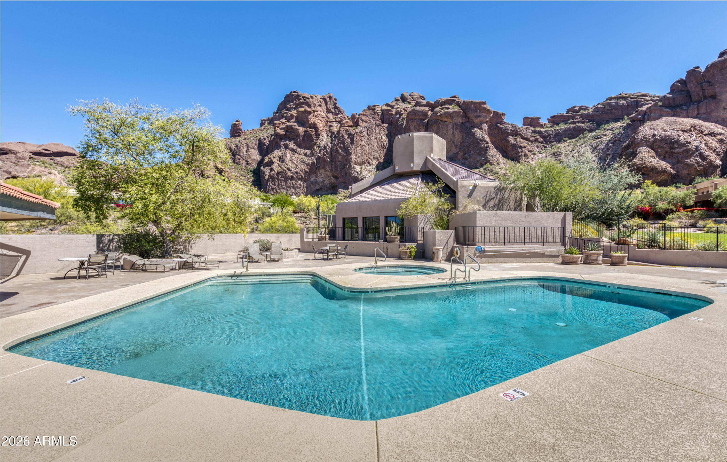 5724 N ECHO CANYON Drive