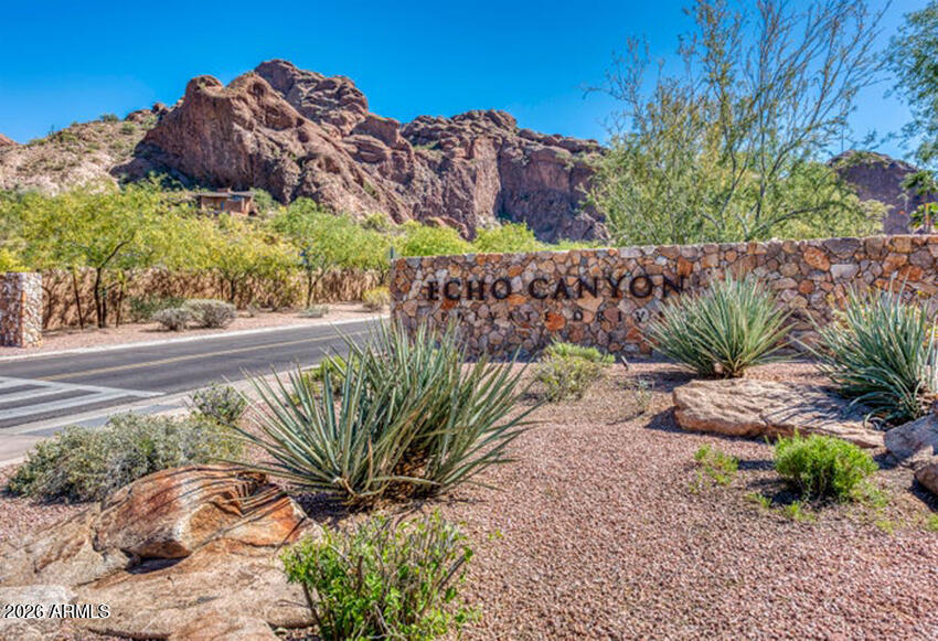 5724 N ECHO CANYON Drive