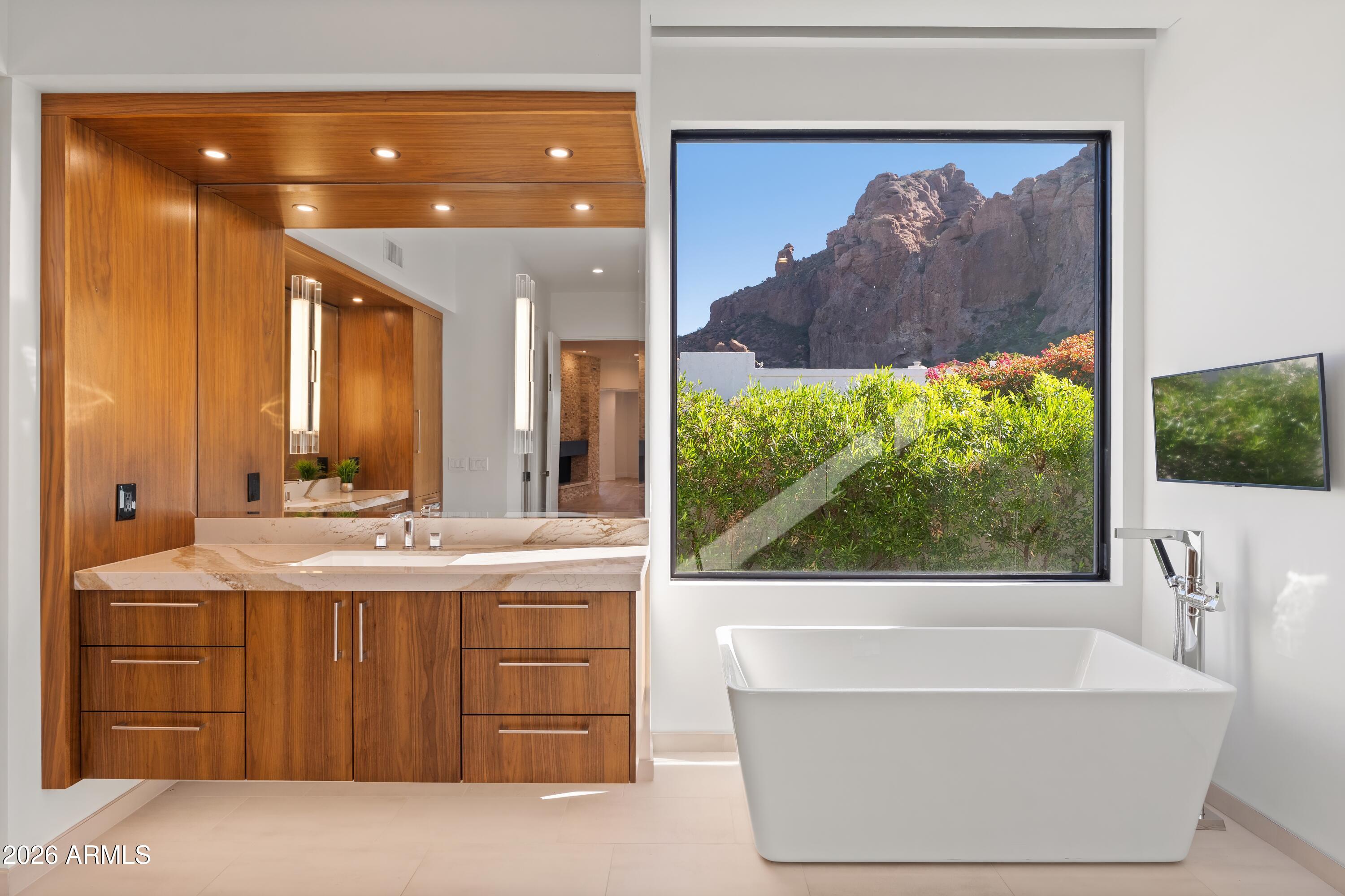 5724 N ECHO CANYON Drive