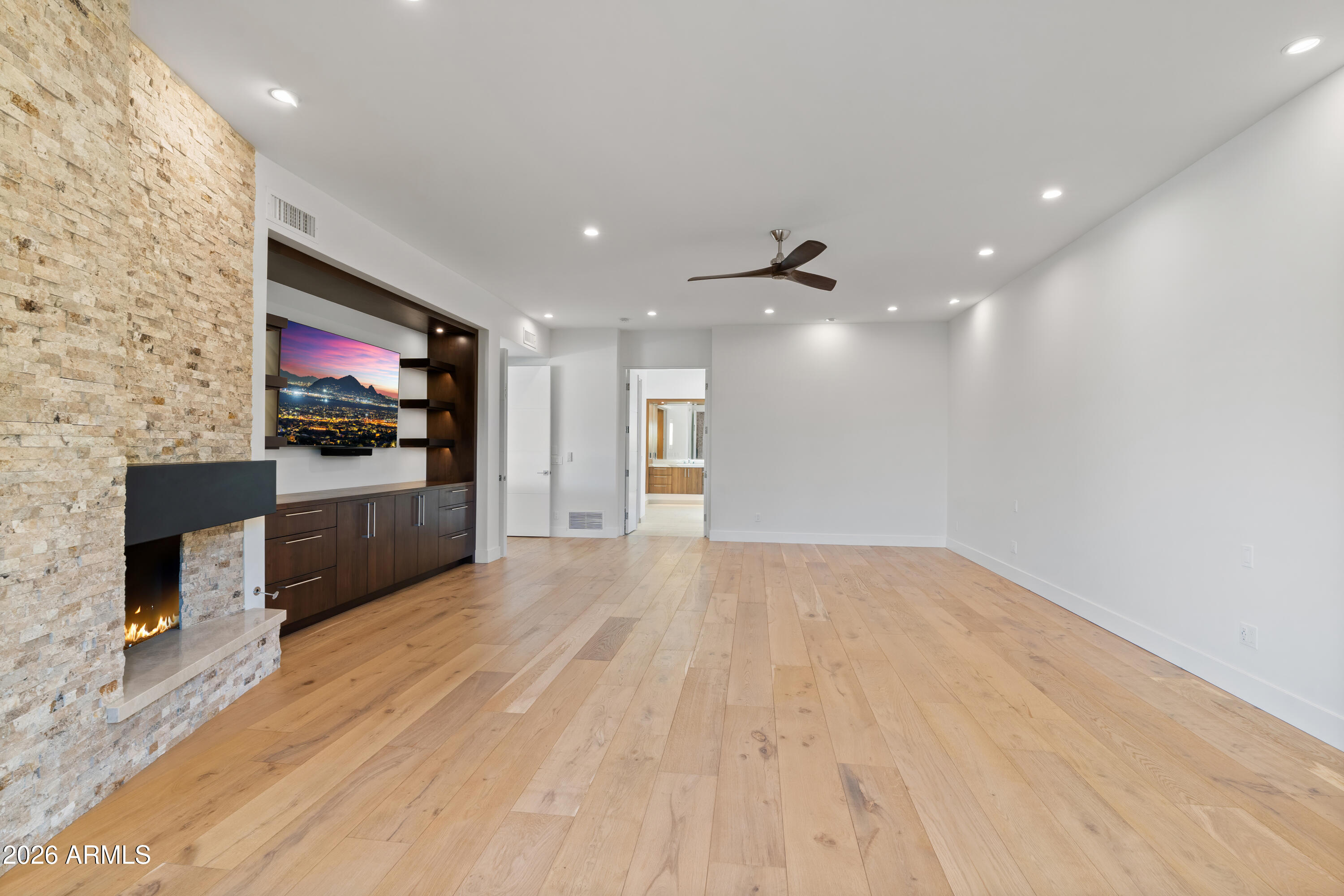 5724 N ECHO CANYON Drive