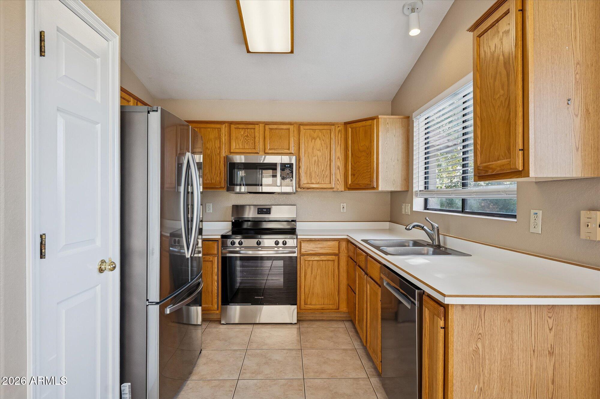 4425 E HIDDENVIEW Drive